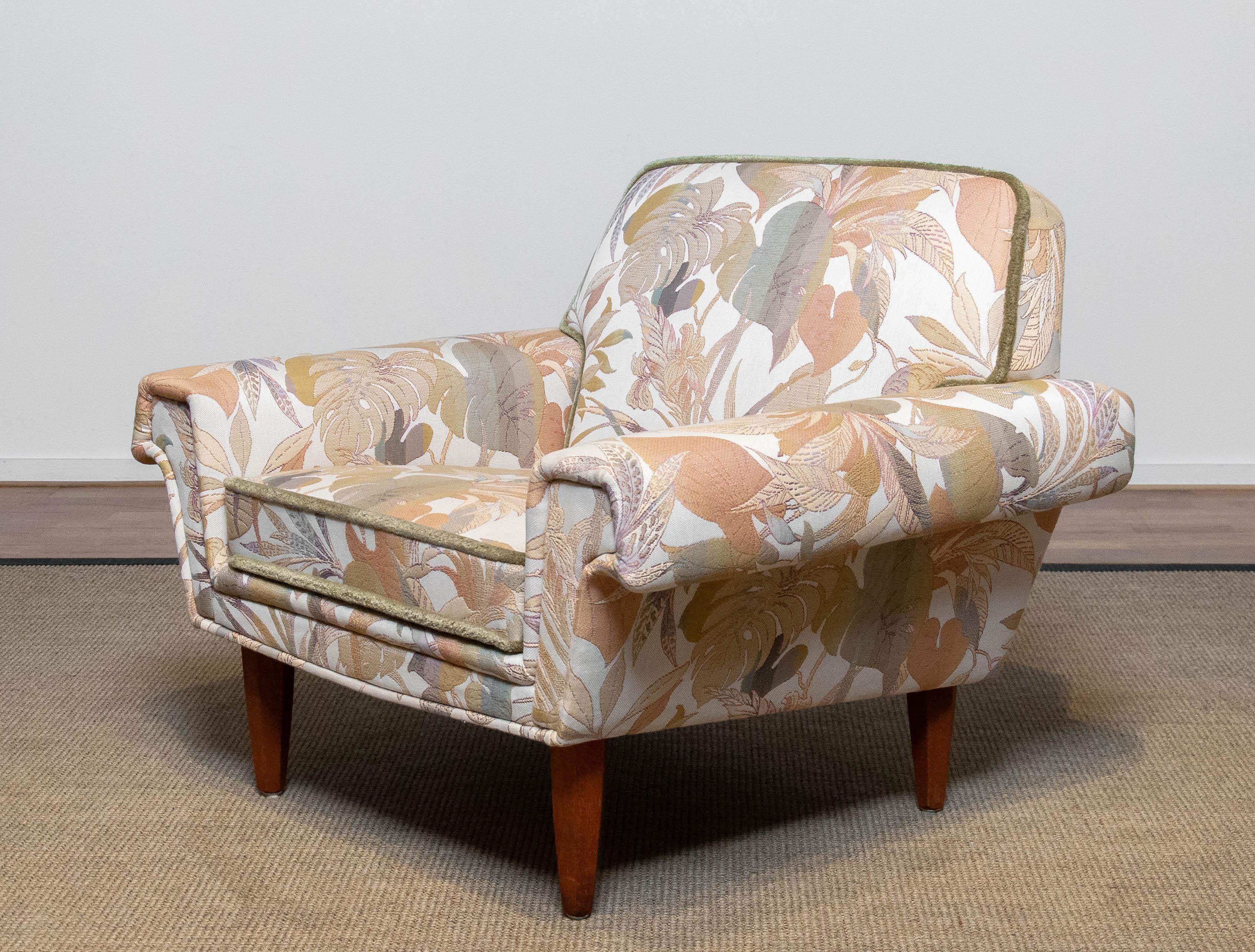 Danish Low Back Lounge Chair Upholstered Floral Jacquard Fabric from the 1970's For Sale 4