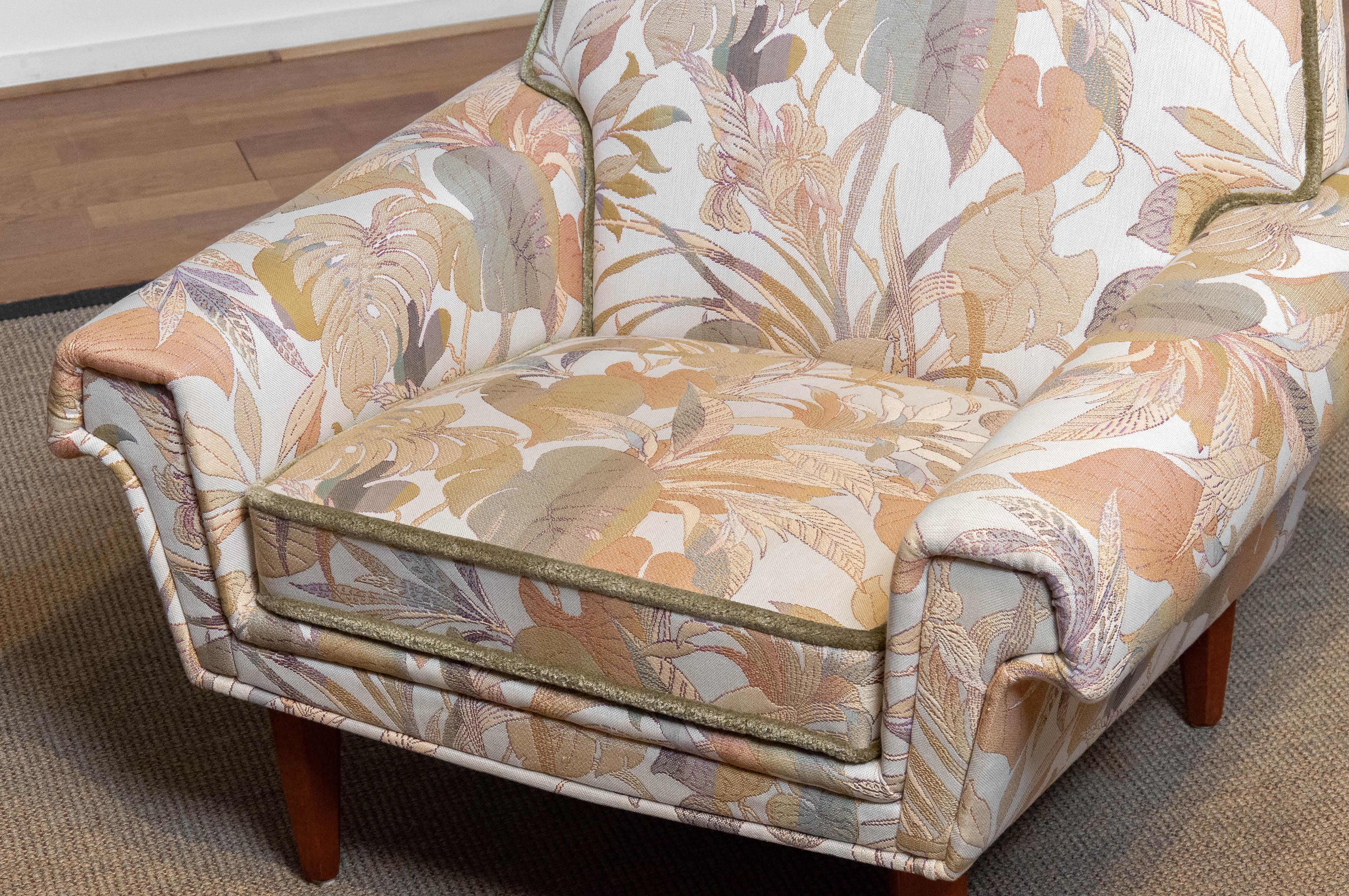 Danish Low Back Lounge Chair Upholstered Floral Jacquard Fabric from the 1970's For Sale 5