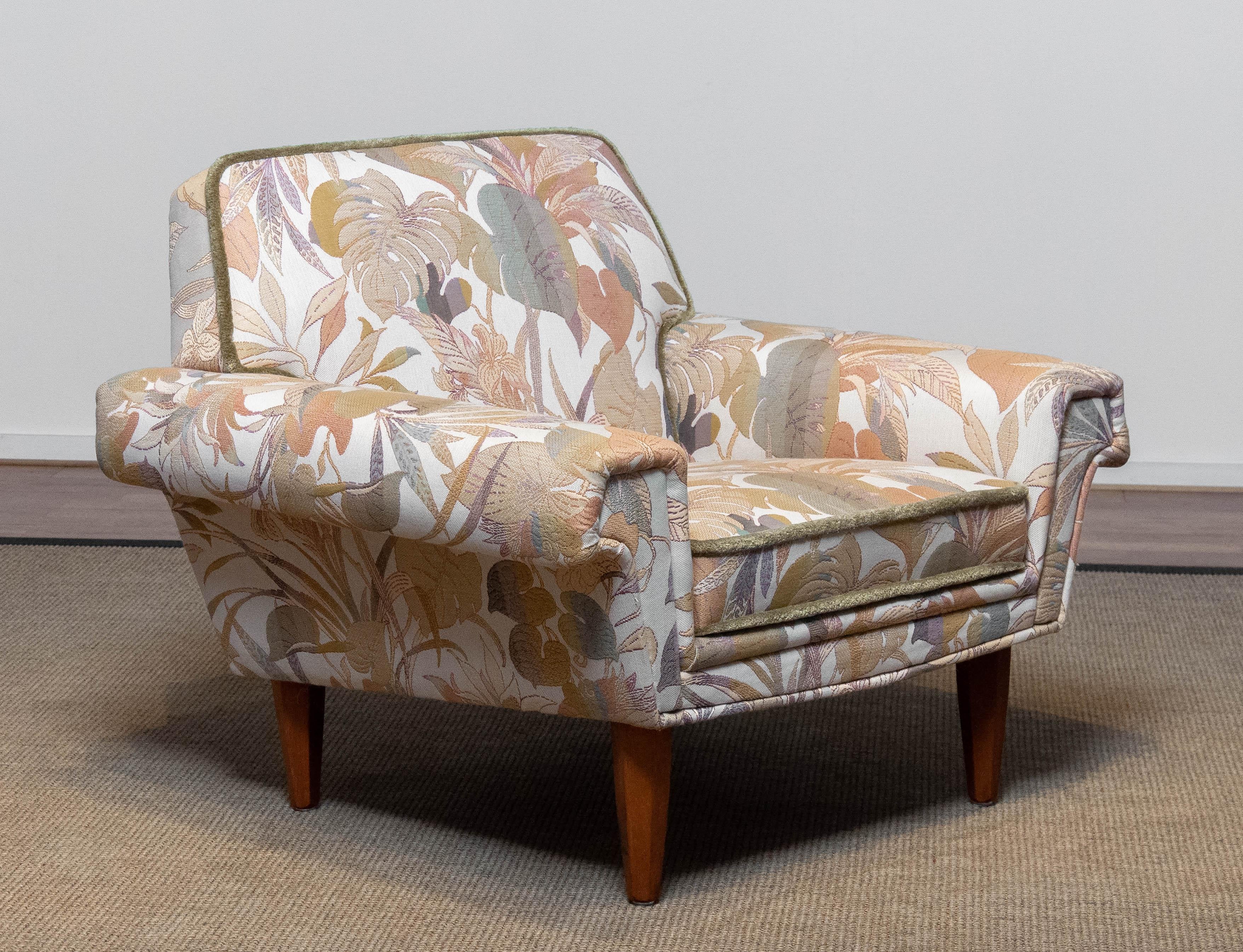 Danish Low Back Lounge Chair Upholstered Floral Jacquard Fabric from the 1970's For Sale 3