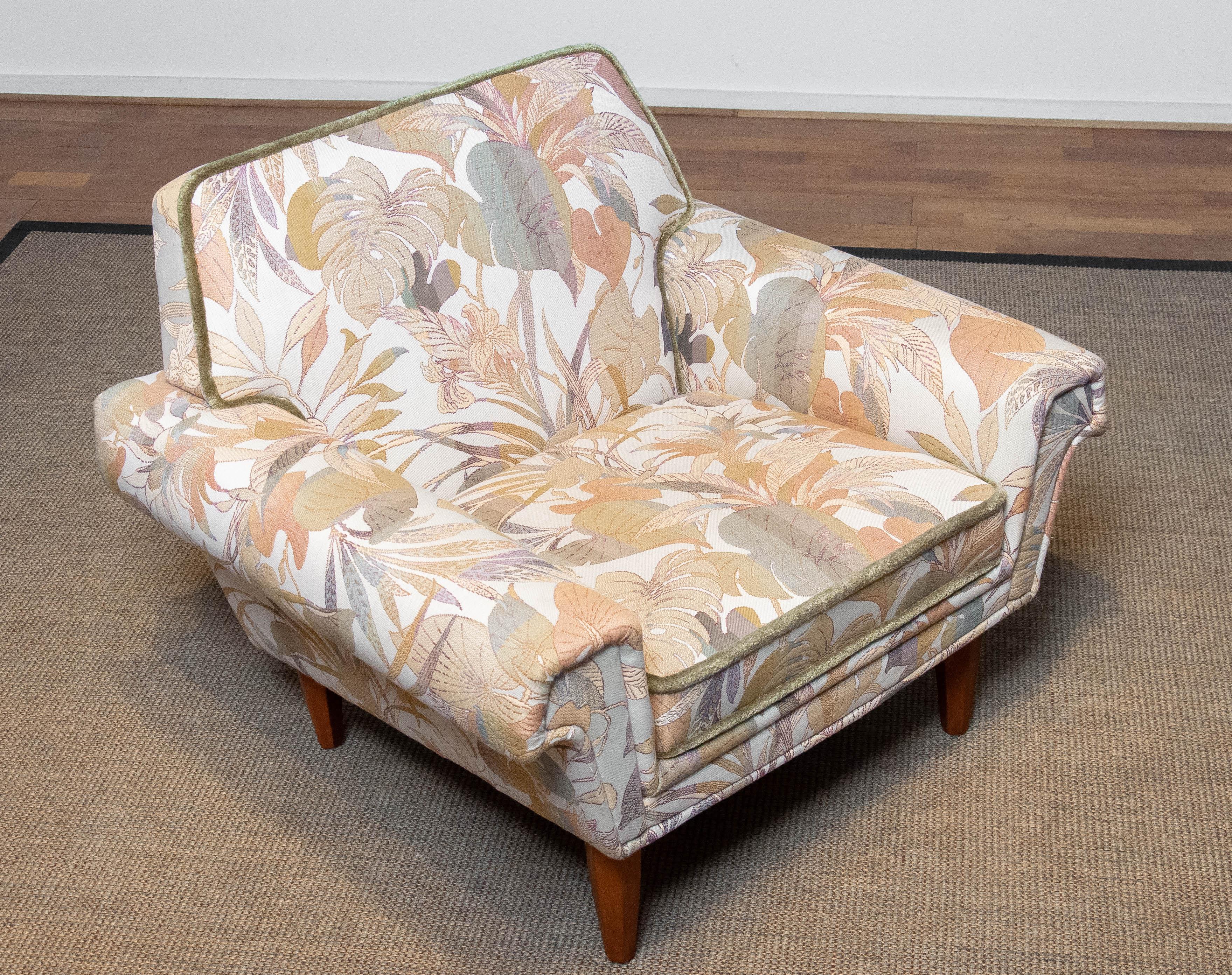 Danish Low Back Lounge Chair Upholstered Floral Jacquard Fabric from the 1970's For Sale 4