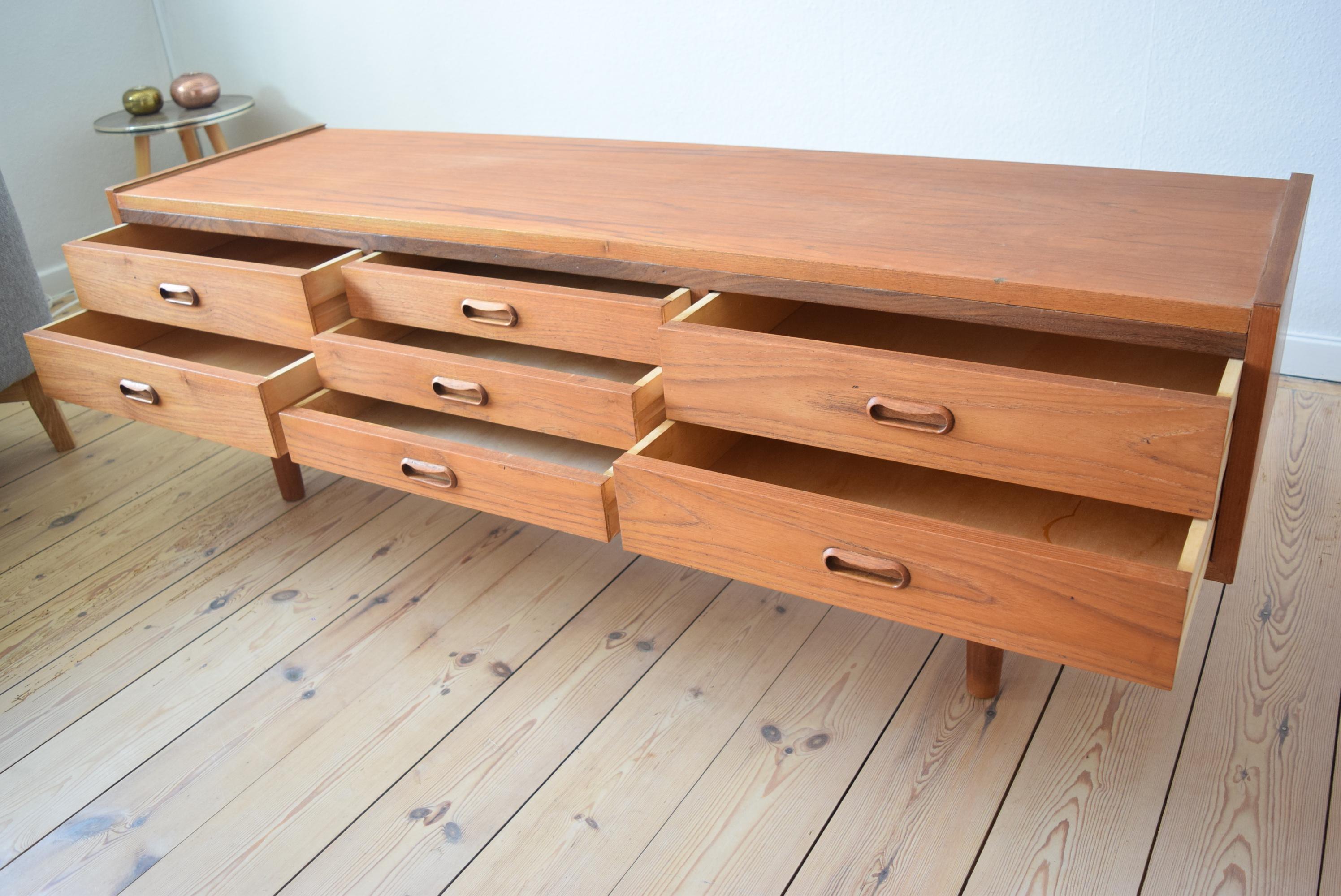 Danish Low Teak Chest of Drawers/Media Console, 1960s 3