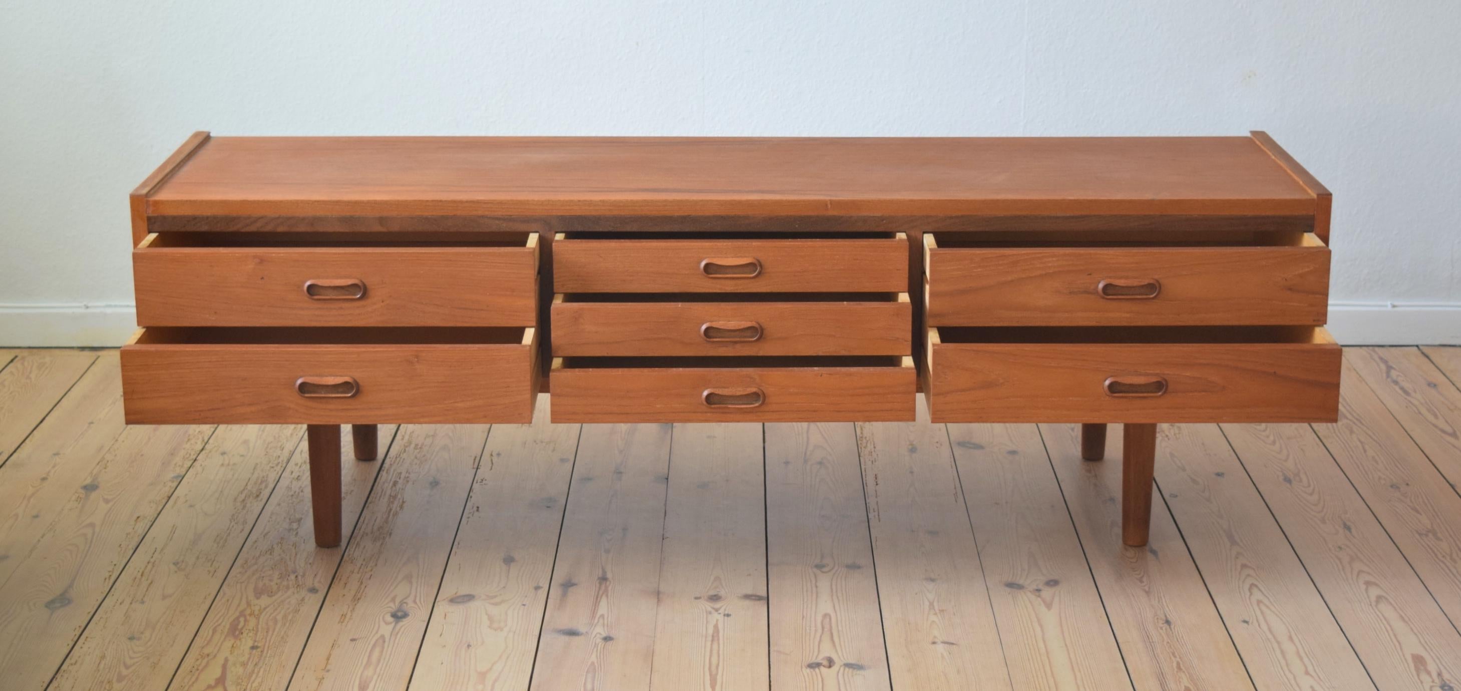 Danish Low Teak Chest of Drawers/Media Console, 1960s 4