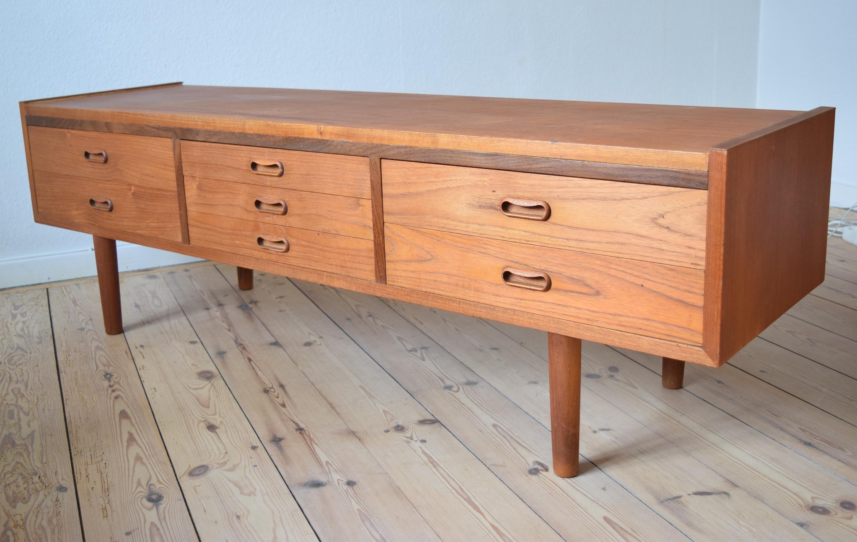 Danish Low Teak Chest of Drawers/Media Console, 1960s 6
