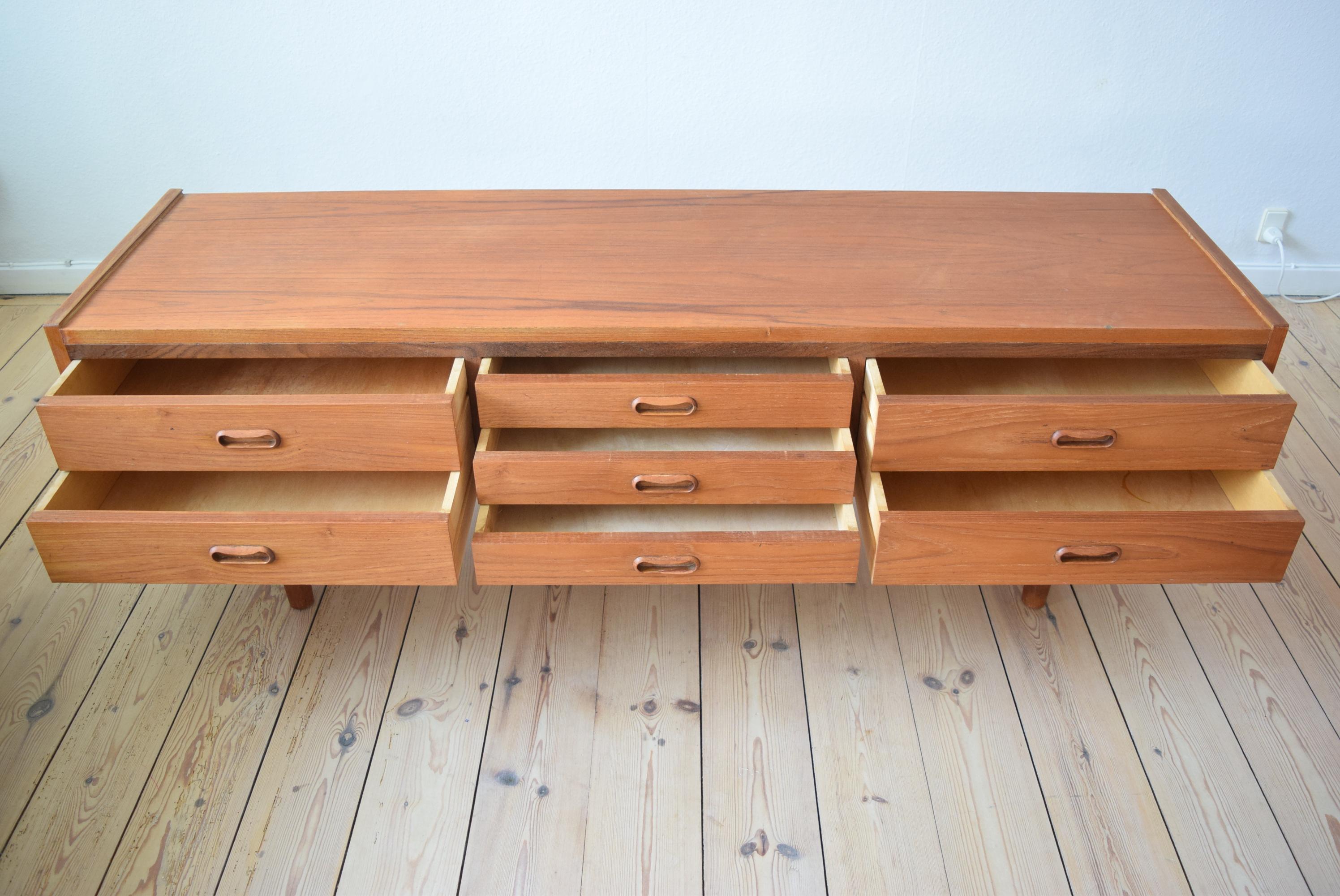 Danish Low Teak Chest of Drawers/Media Console, 1960s 2