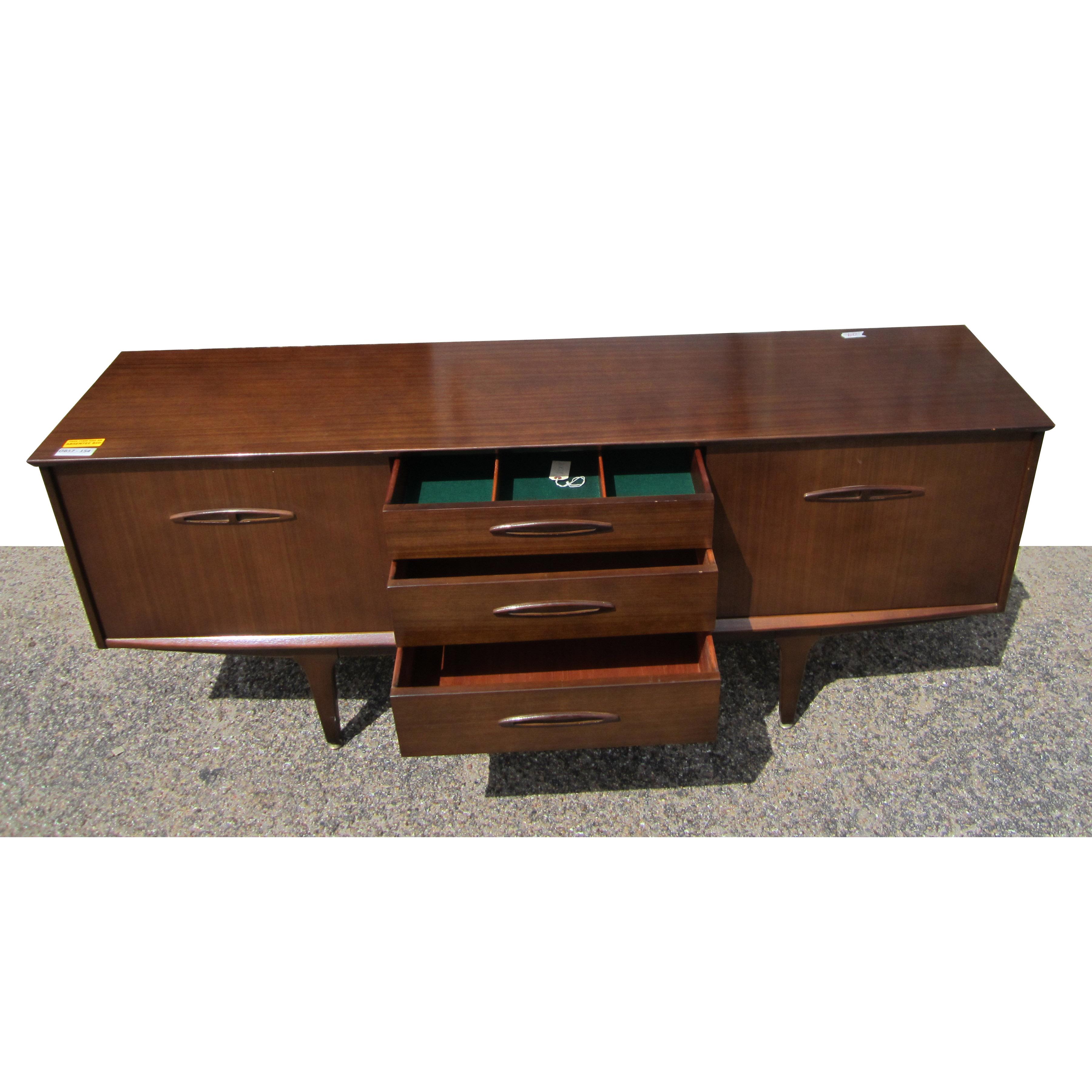 Danish Mahogany Credenza In Good Condition For Sale In Pasadena, TX