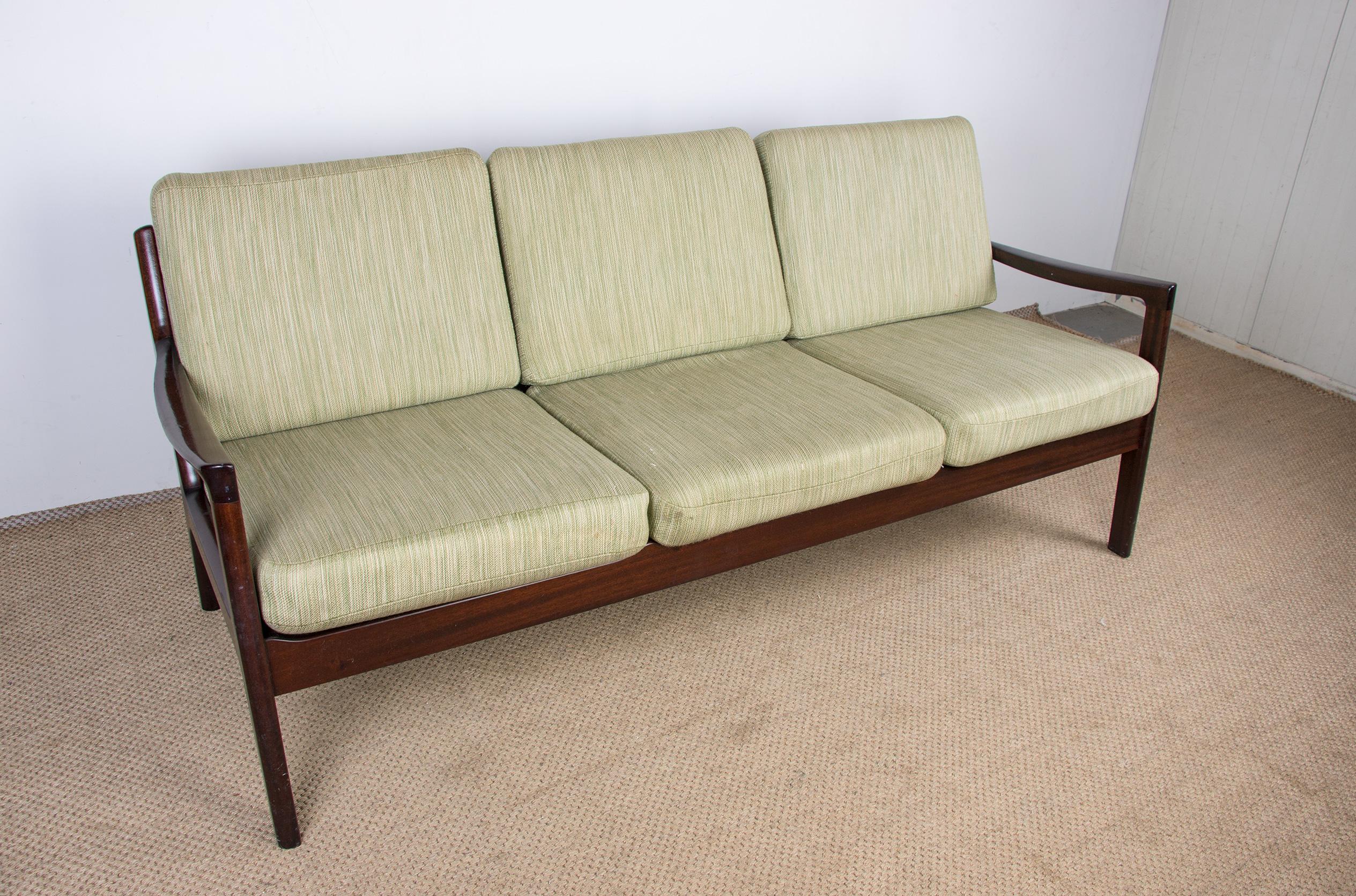 Danish Mahogany & Pattern Fabric 3-Seat Sofa by Ole Wanscher for Poul Jepessen,  In Good Condition In JOINVILLE-LE-PONT, FR