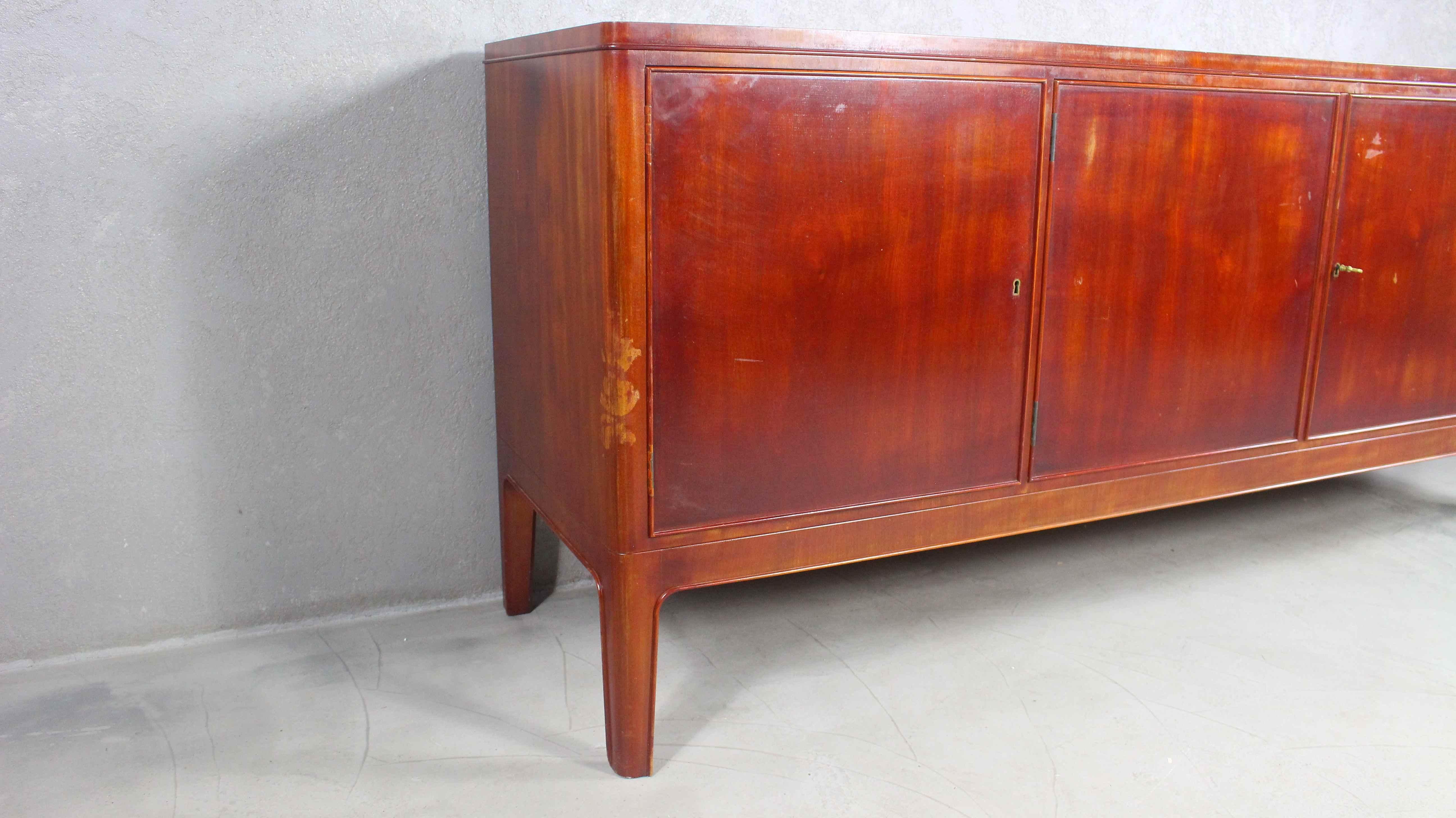 Danish Mahogany Sideboard, 1940s In Fair Condition For Sale In ŚWINOUJŚCIE, 32