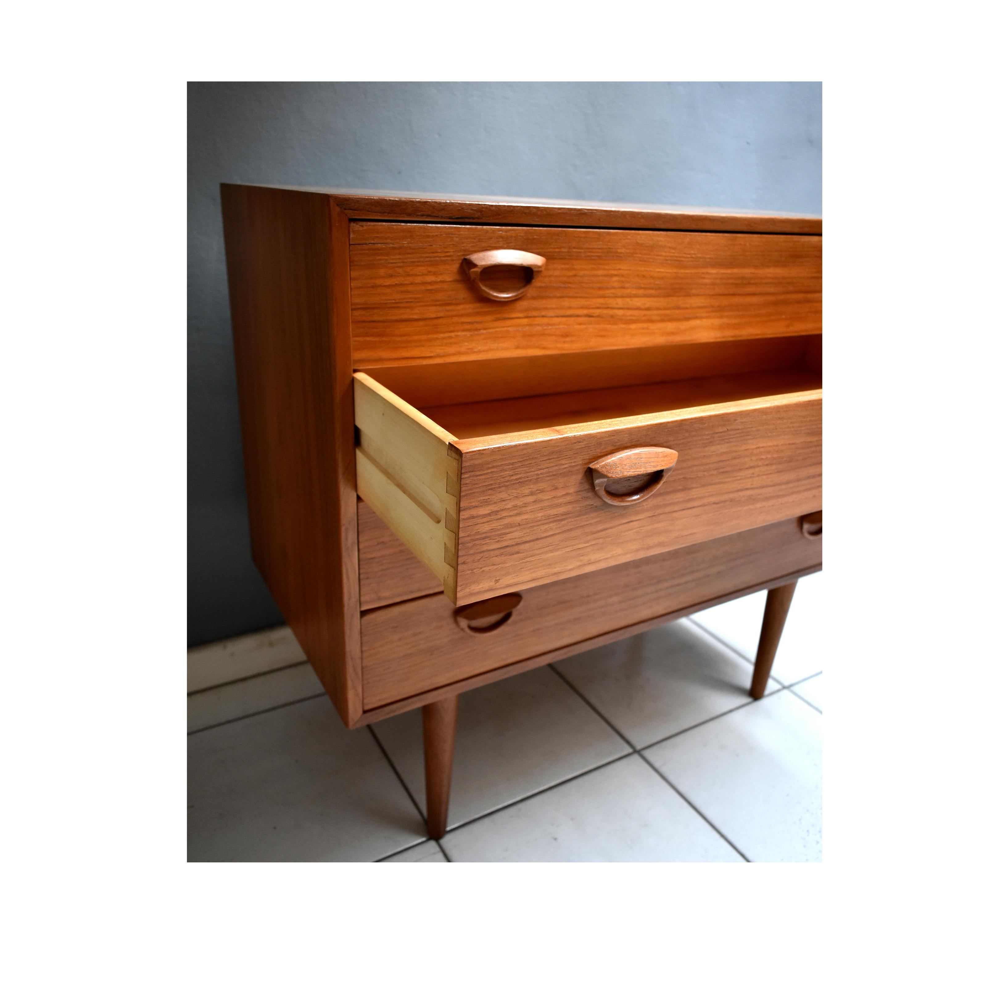 Danish Manufacture, Danish Vintage 60's Chest of Drawers in Wood 3