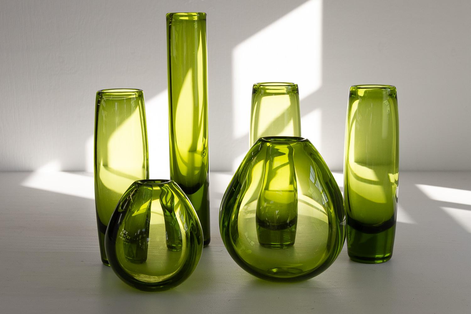 Vasi alti e a goccia danesi di Per Lütken per Holmegaard 1960. Set di 6 pezzi.
Vasi in vetro soffiato a mano in stile Mid-Century Modern scandinavo. Disegnata da Per Lütken nel 1955 e prodotta da Holmegaard Glasværk Danimarca dal 1955 al 1974.
Il
