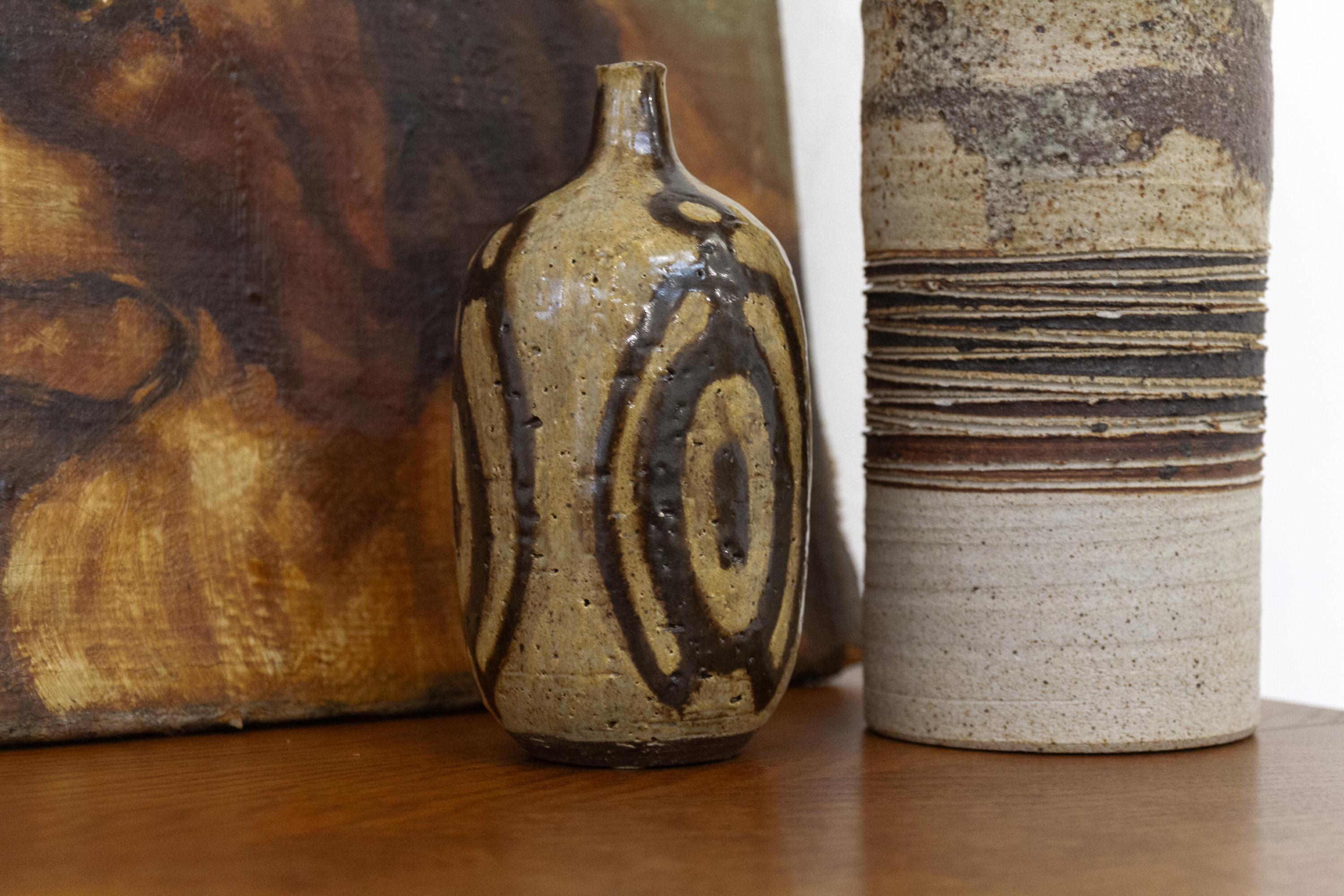 Vase danois en céramique MCM par Mette Doller, Svaneke. 1960s. en vente 3