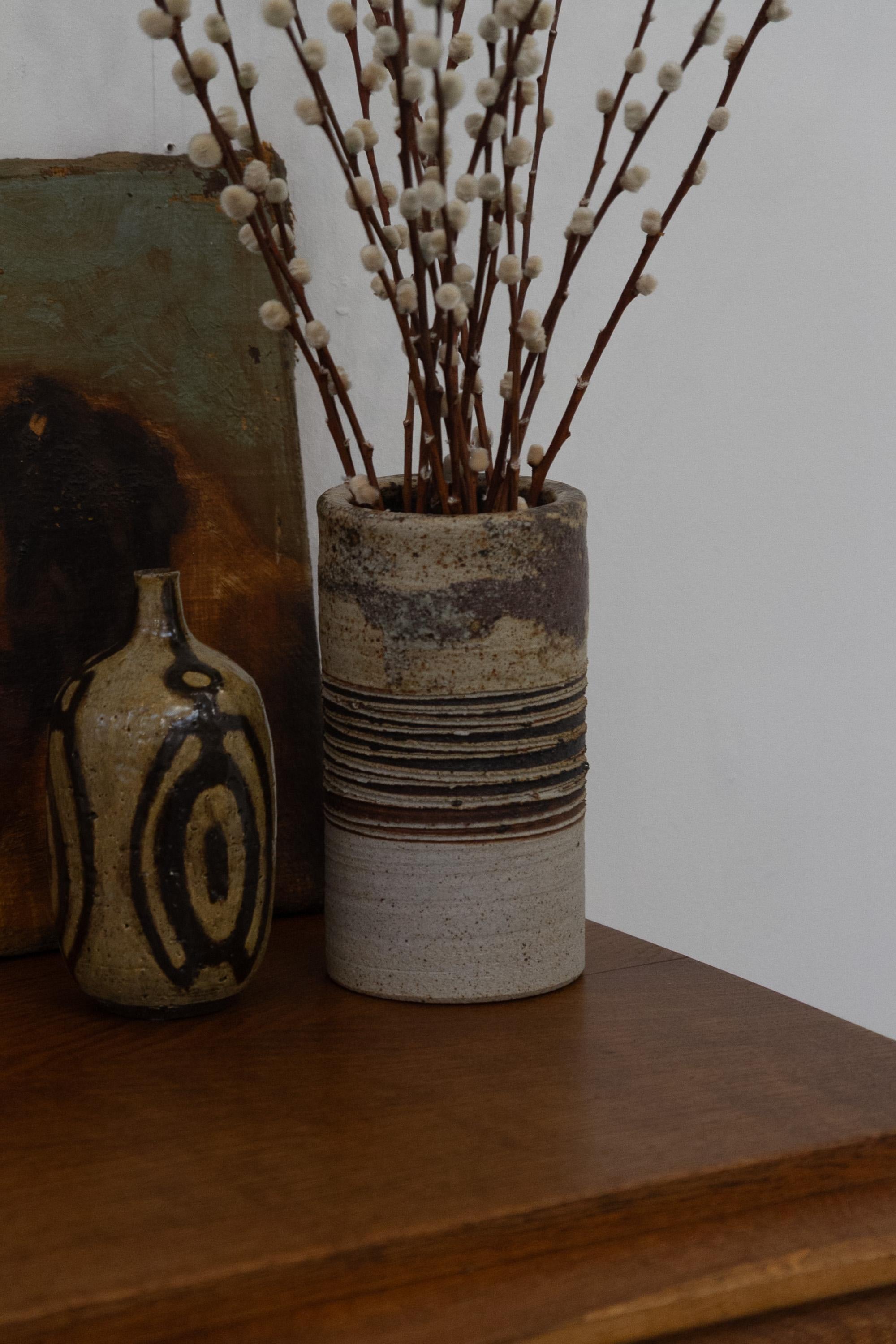 Vase danois en céramique MCM par Mette Doller, Svaneke. 1960s. en vente 5