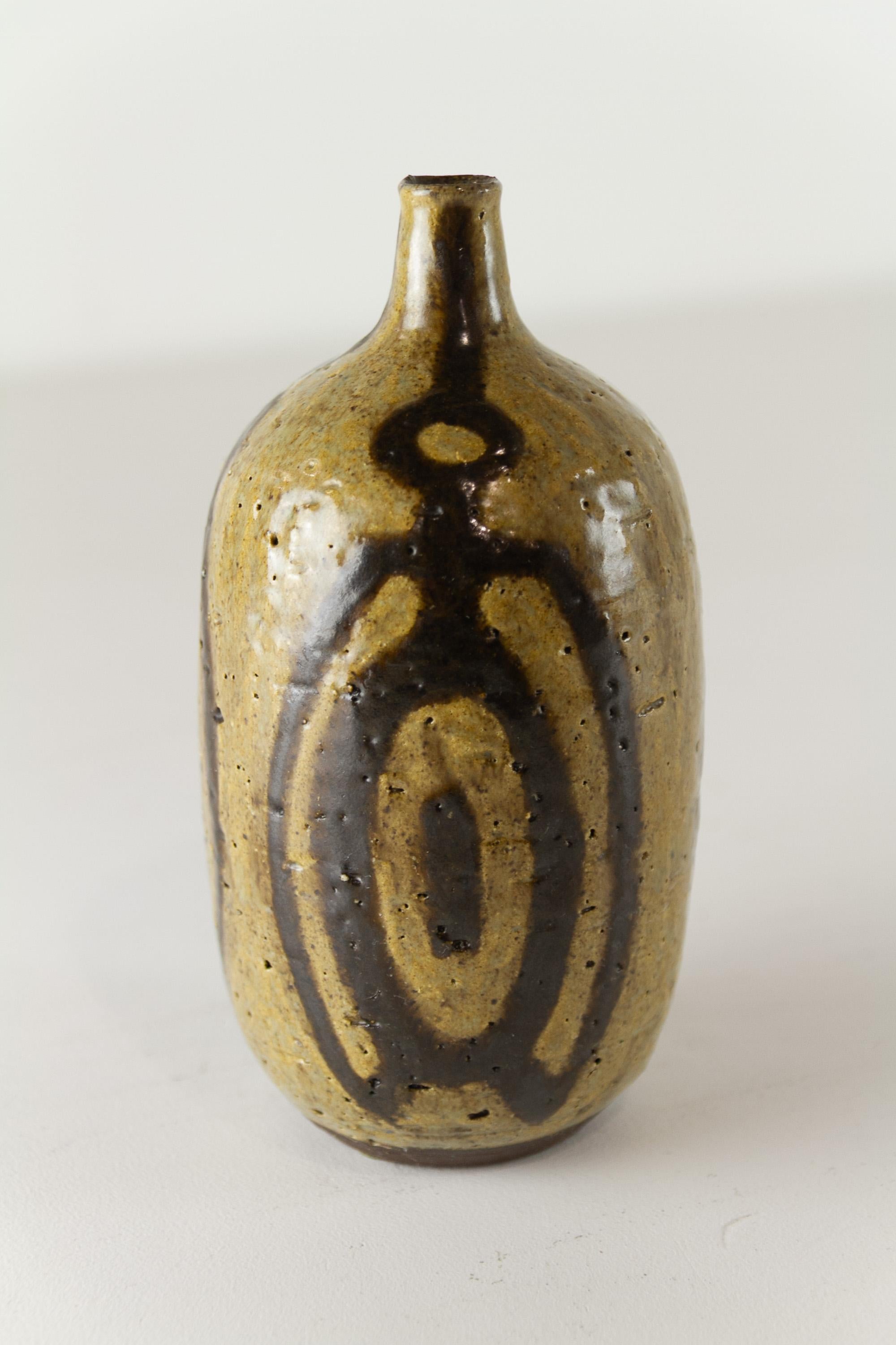 Mid-Century Modern Vase danois en céramique MCM par Mette Doller, Svaneke. 1960s. en vente