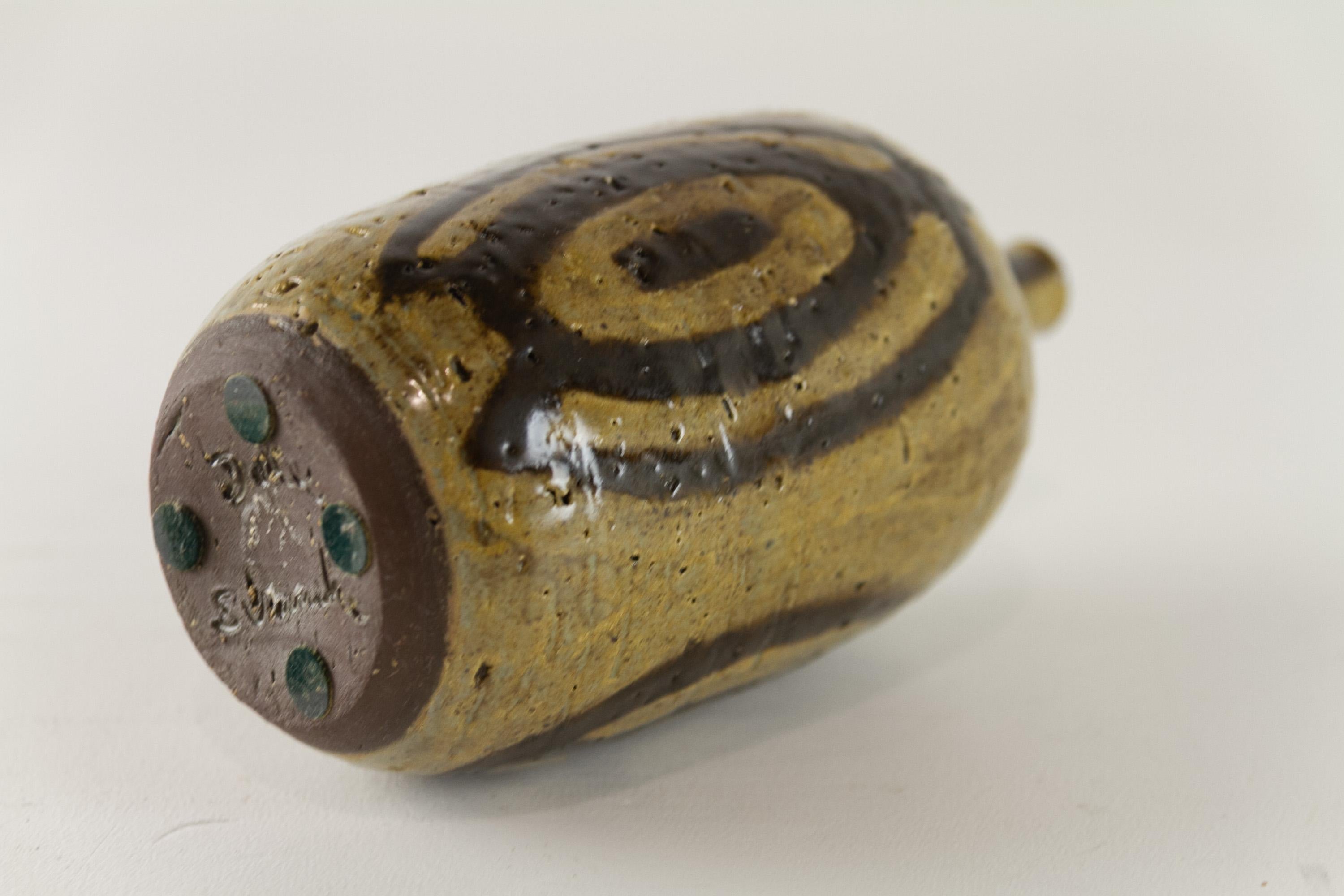 Danois Vase danois en céramique MCM par Mette Doller, Svaneke. 1960s. en vente