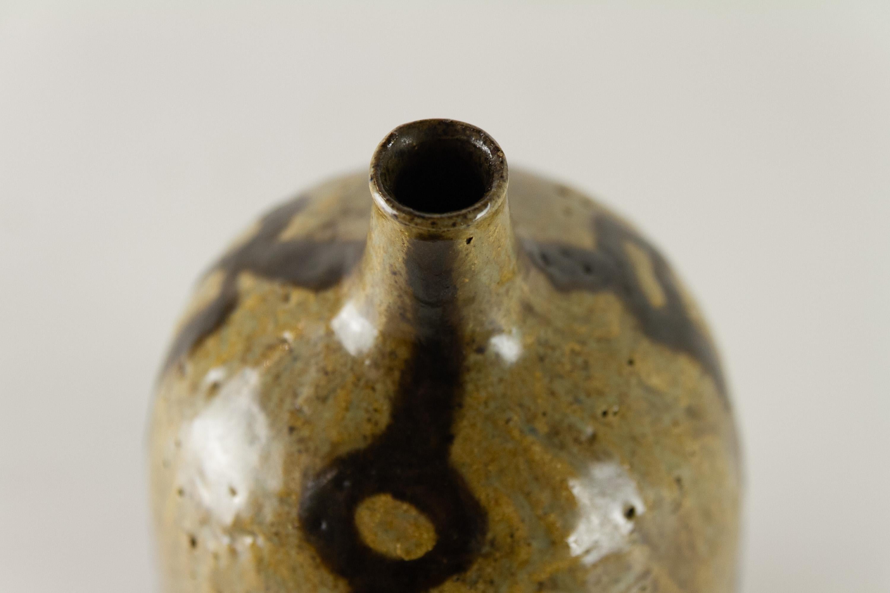 Milieu du XXe siècle Vase danois en céramique MCM par Mette Doller, Svaneke. 1960s. en vente