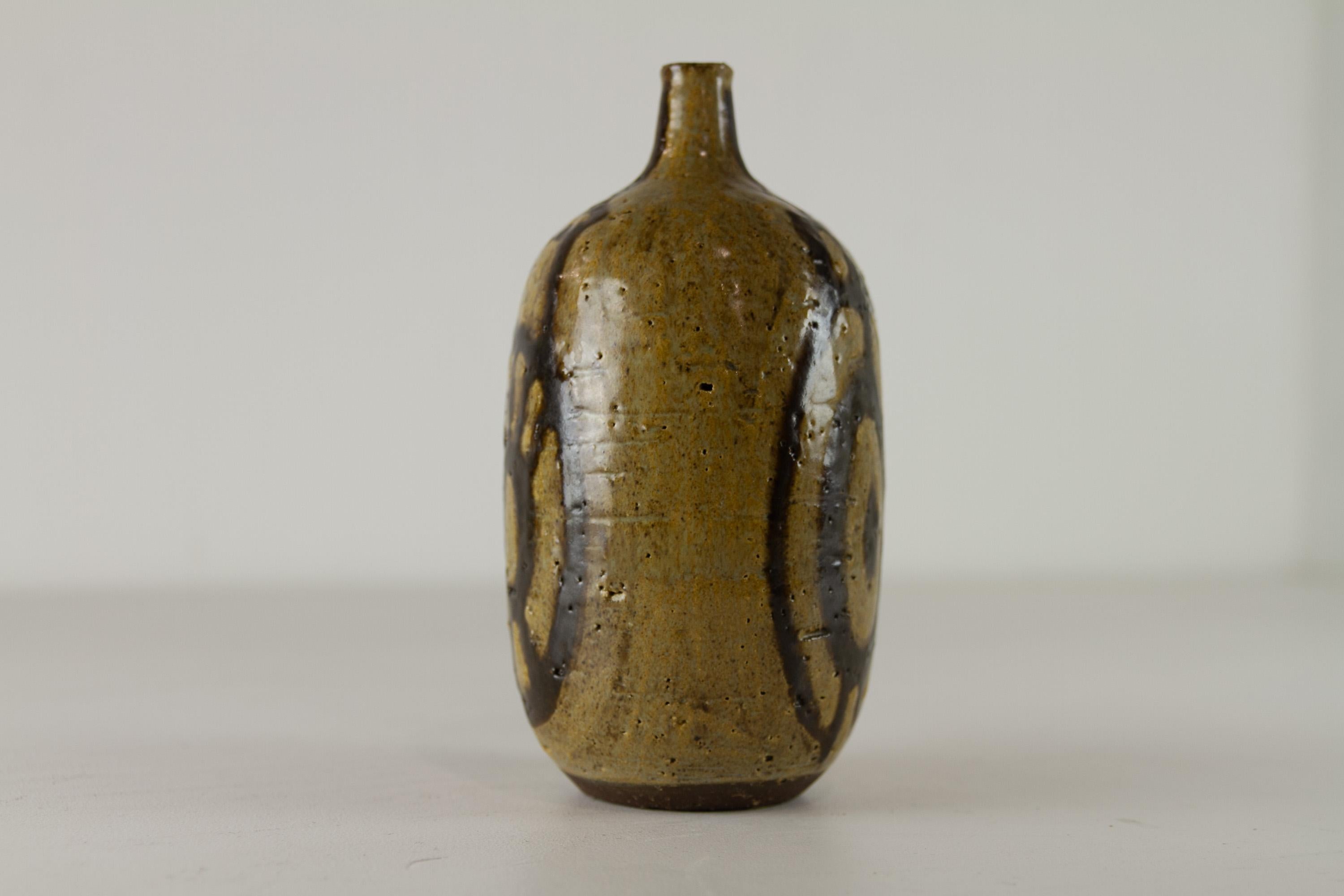 Vase danois en céramique MCM par Mette Doller, Svaneke. 1960s. en vente 1