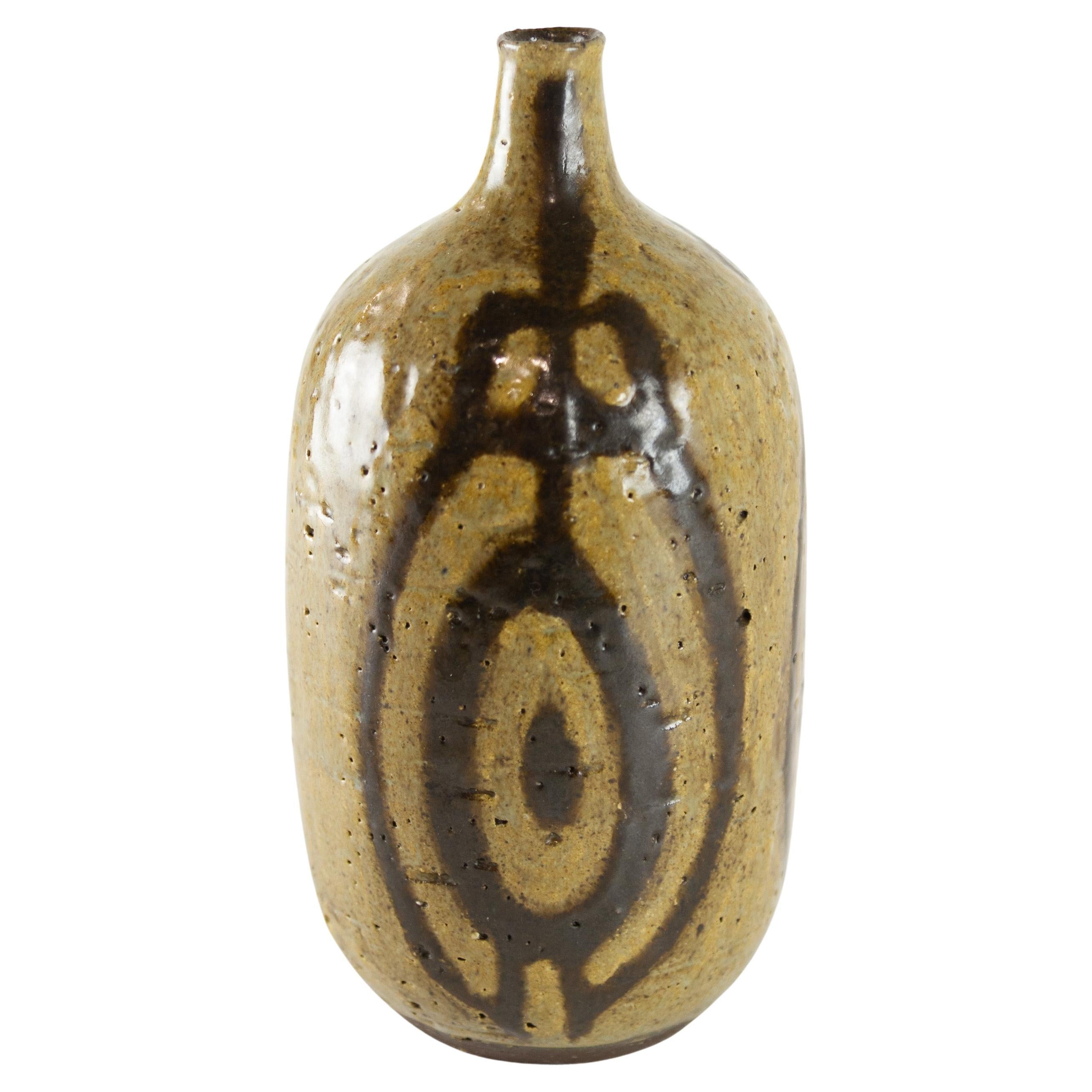 Vase danois en céramique MCM par Mette Doller, Svaneke. 1960s.