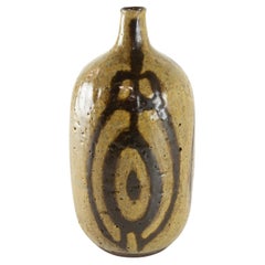 Vase danois en céramique MCM par Mette Doller, Svaneke. 1960s.