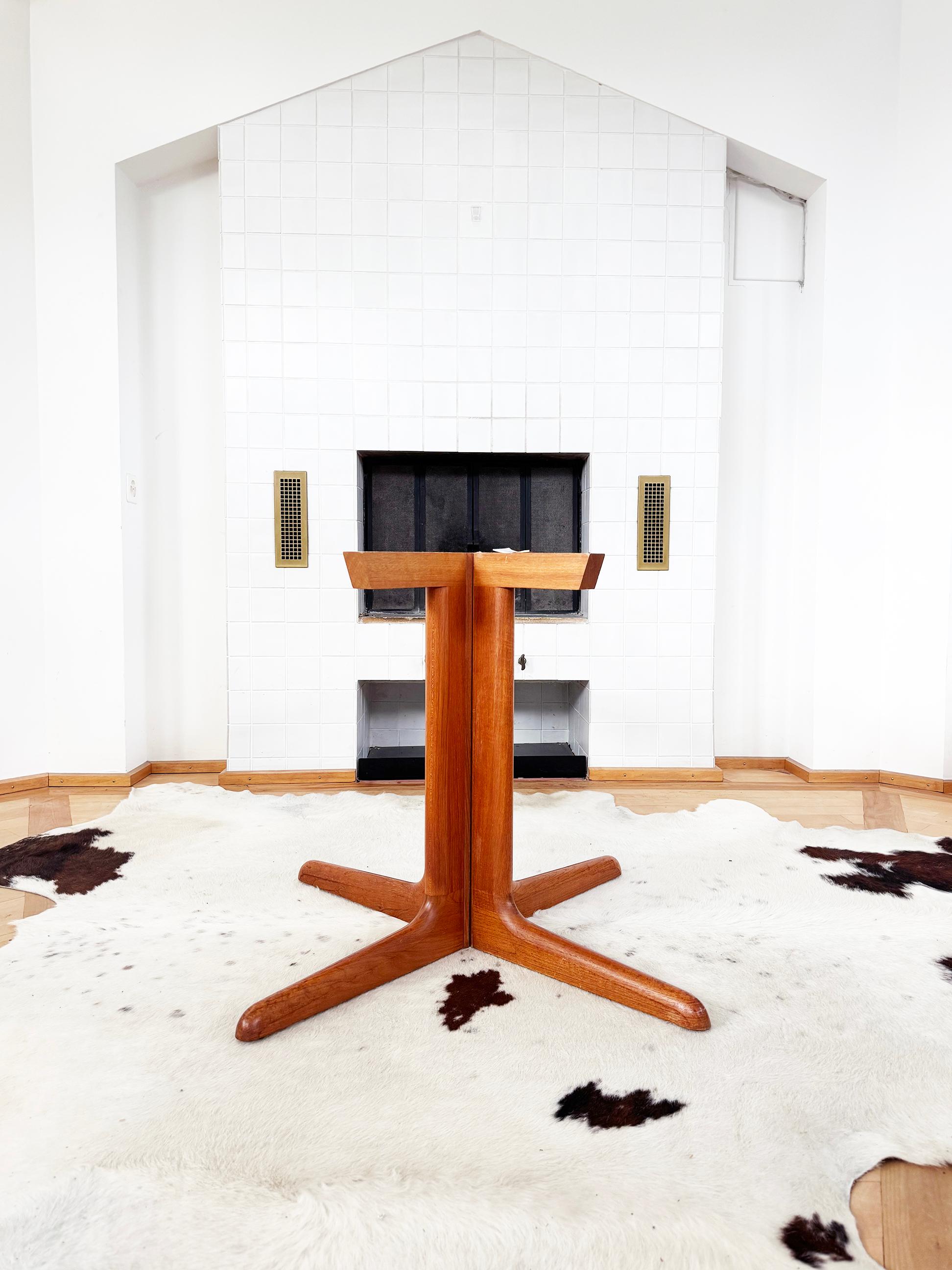 Danish MCM EX.+ Teak Wood Grain Dining Table by Dyrlund Denmark 1960s, Mod. 9276 For Sale 5