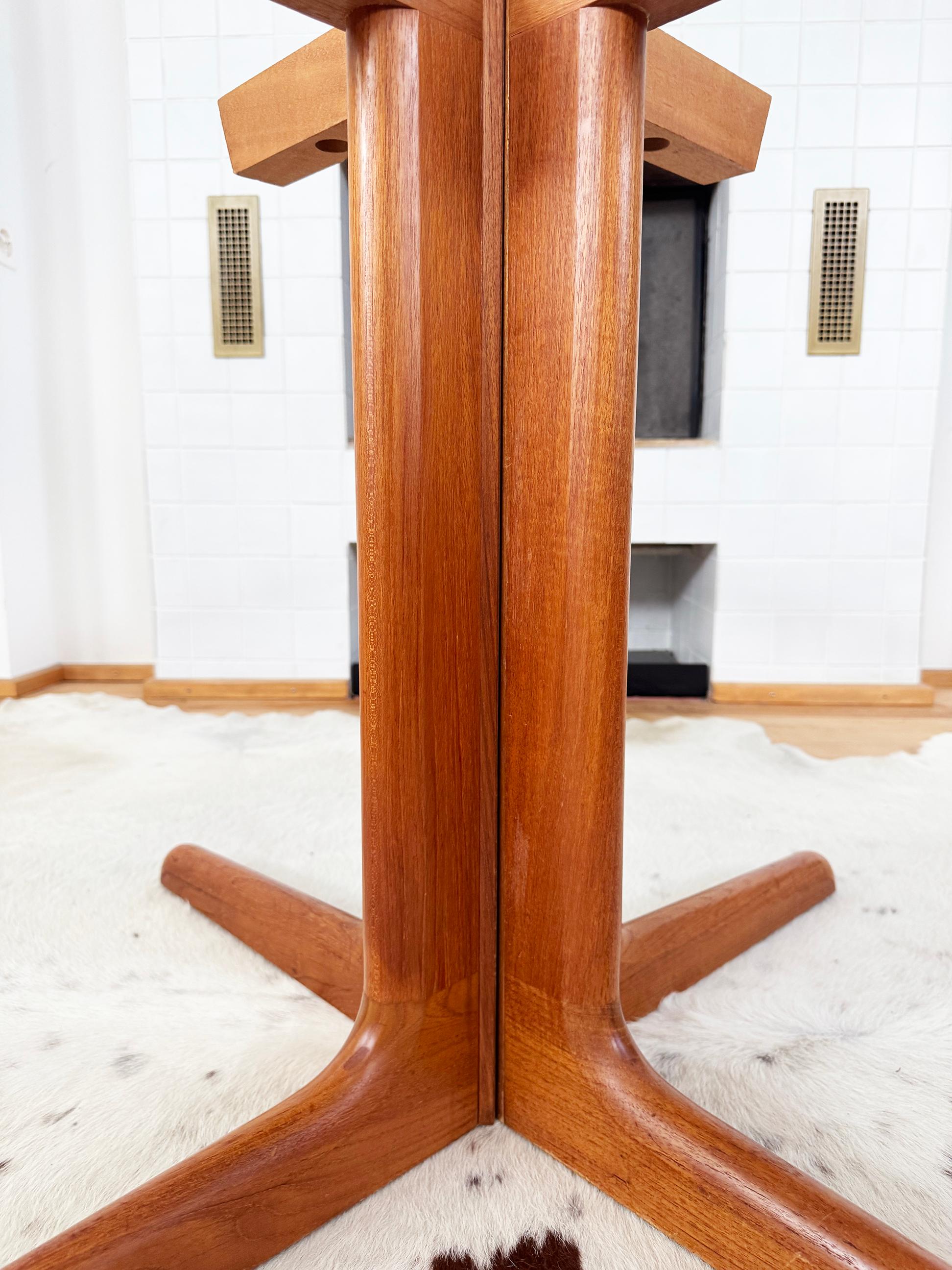 Danish MCM EX.+ Teak Wood Grain Dining Table by Dyrlund Denmark 1960s, Mod. 9276 For Sale 6