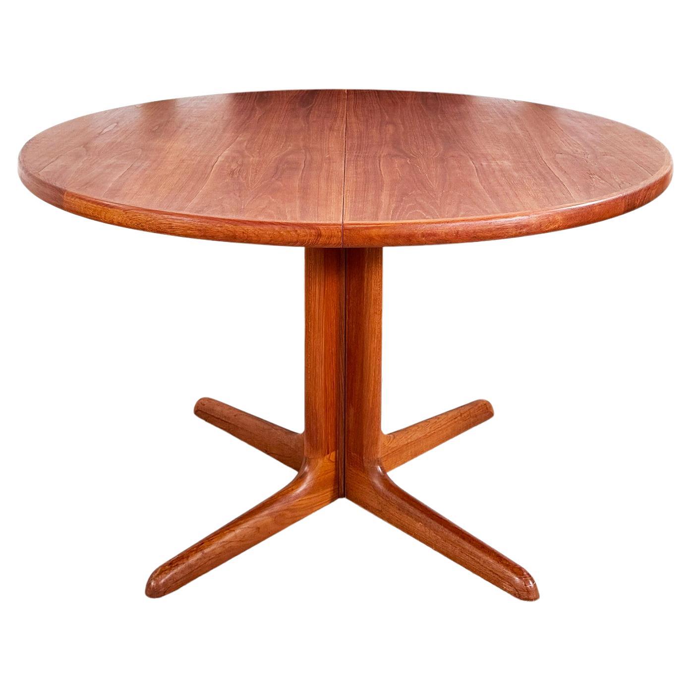 Danish MCM EX.+ Teak Wood Grain Dining Table by Dyrlund Denmark 1960s, Mod. 9276 For Sale