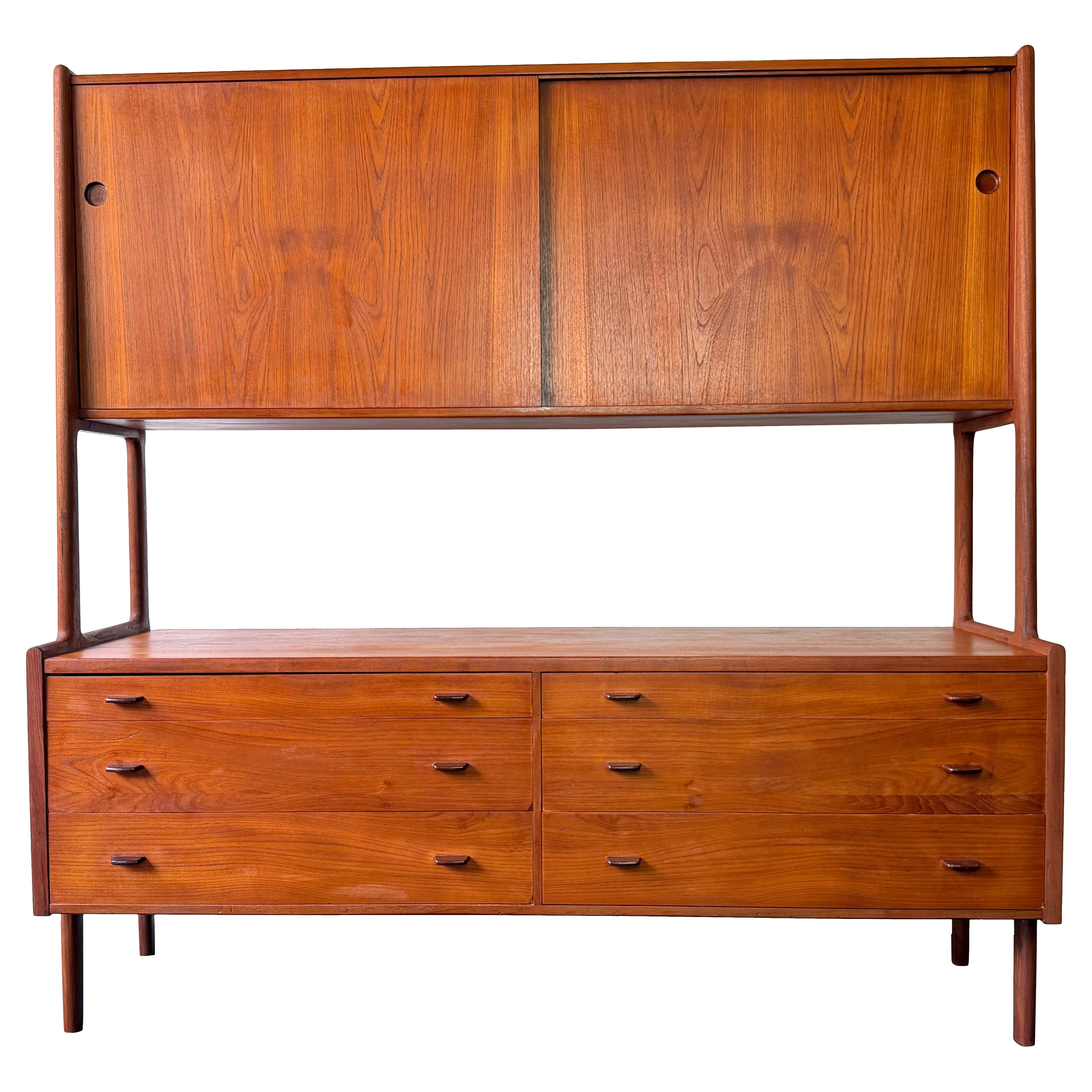Danish MCM Hans Wegner for ry Mobler teak floating hutch credenza For Sale