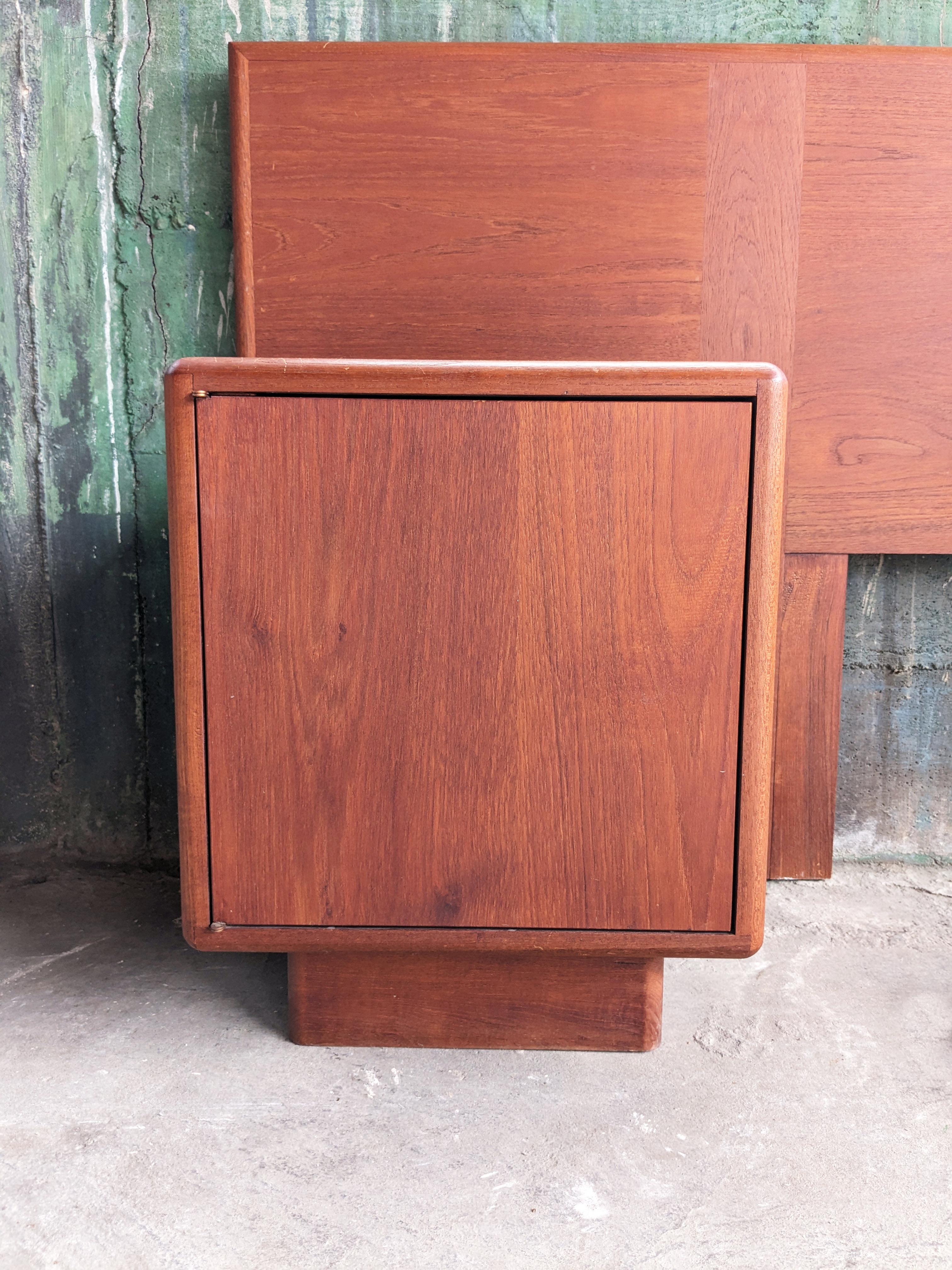 Danish MCM Long Rosewood Teak Headboard with Attached Storage Nightstands, 70s For Sale 5