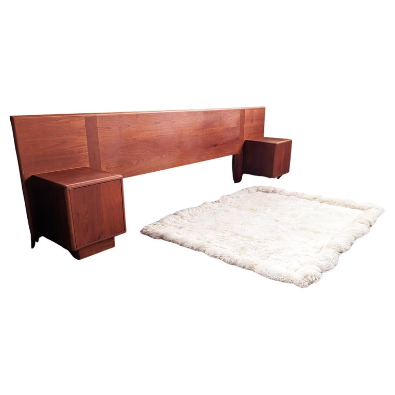 Tête de lit longue danoise MCM en teck et bois de rose avec tables de  rangement attachées, années 70 En vente sur 1stDibs