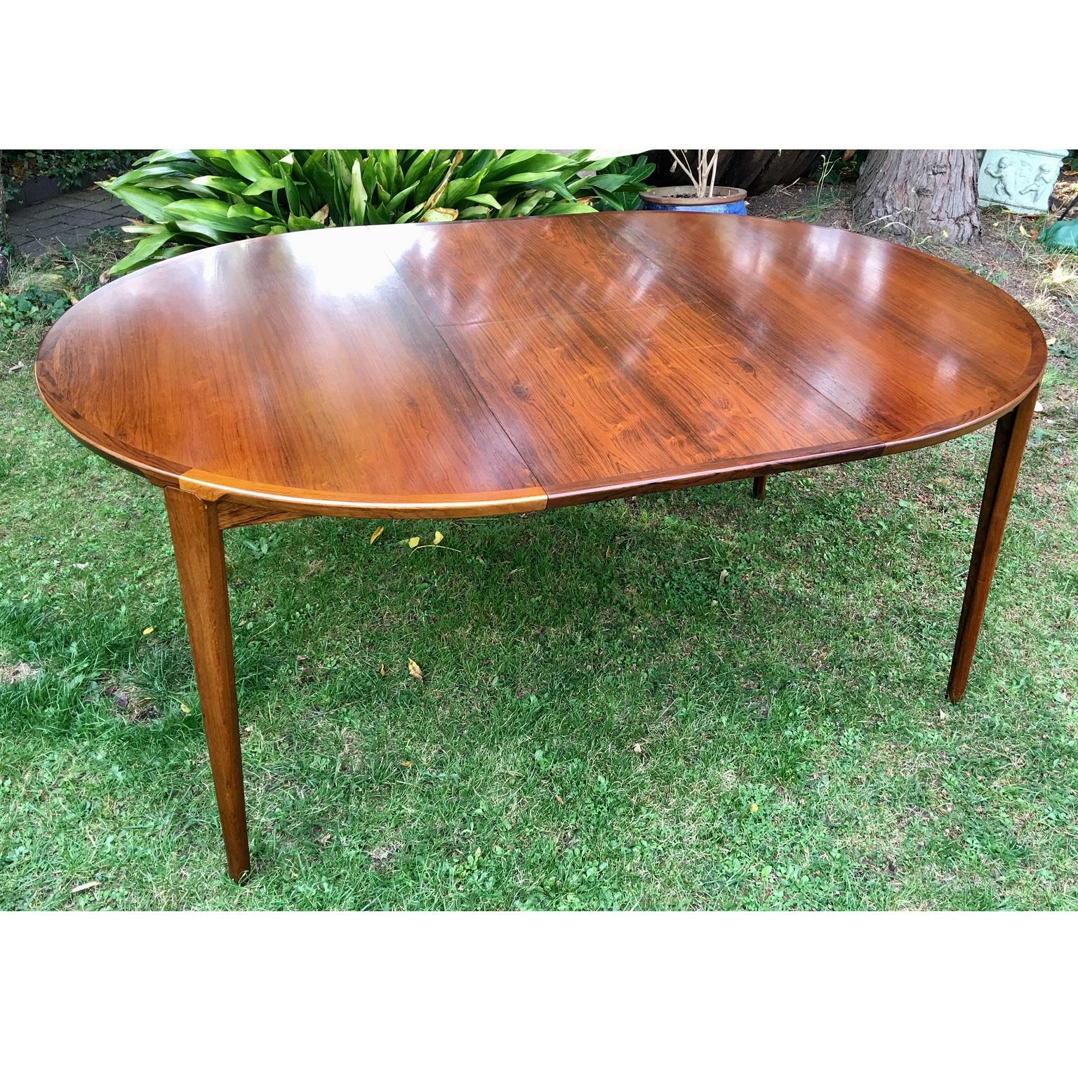 Danish Rosewood dining table by Henry Rosengren Hansen, circa 1960s
Midcentury Danish round dining table by Henry Rosengren Hansen. Made in Denmark in the 1960s
The Table has 4 legs, with stunning detail where it joins the table. The table comes
