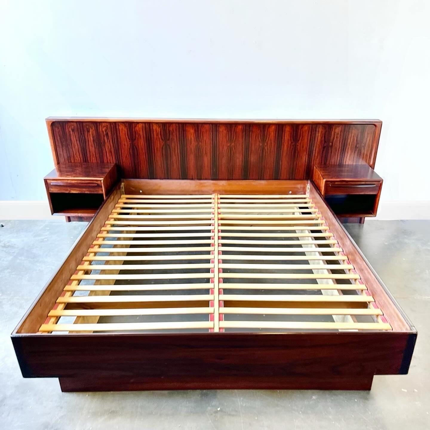 Mid-Century Modern Danish MCM rosewood queen size platform bed with floating nightstands For Sale