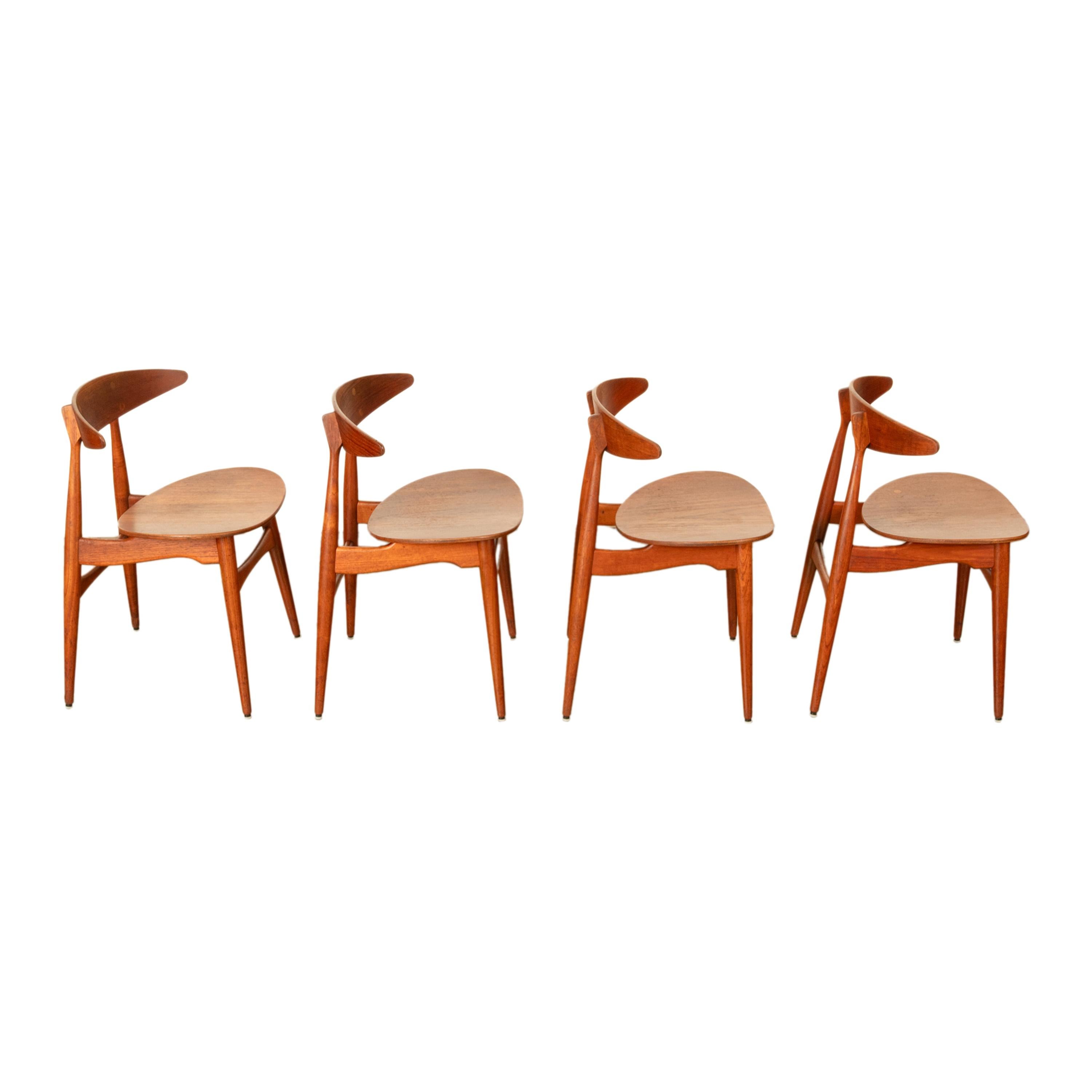 Teck Ensemble de quatre chaises en teck Hans J. Wegner CH-33 Carl Hansen & Søn 1960 en vente