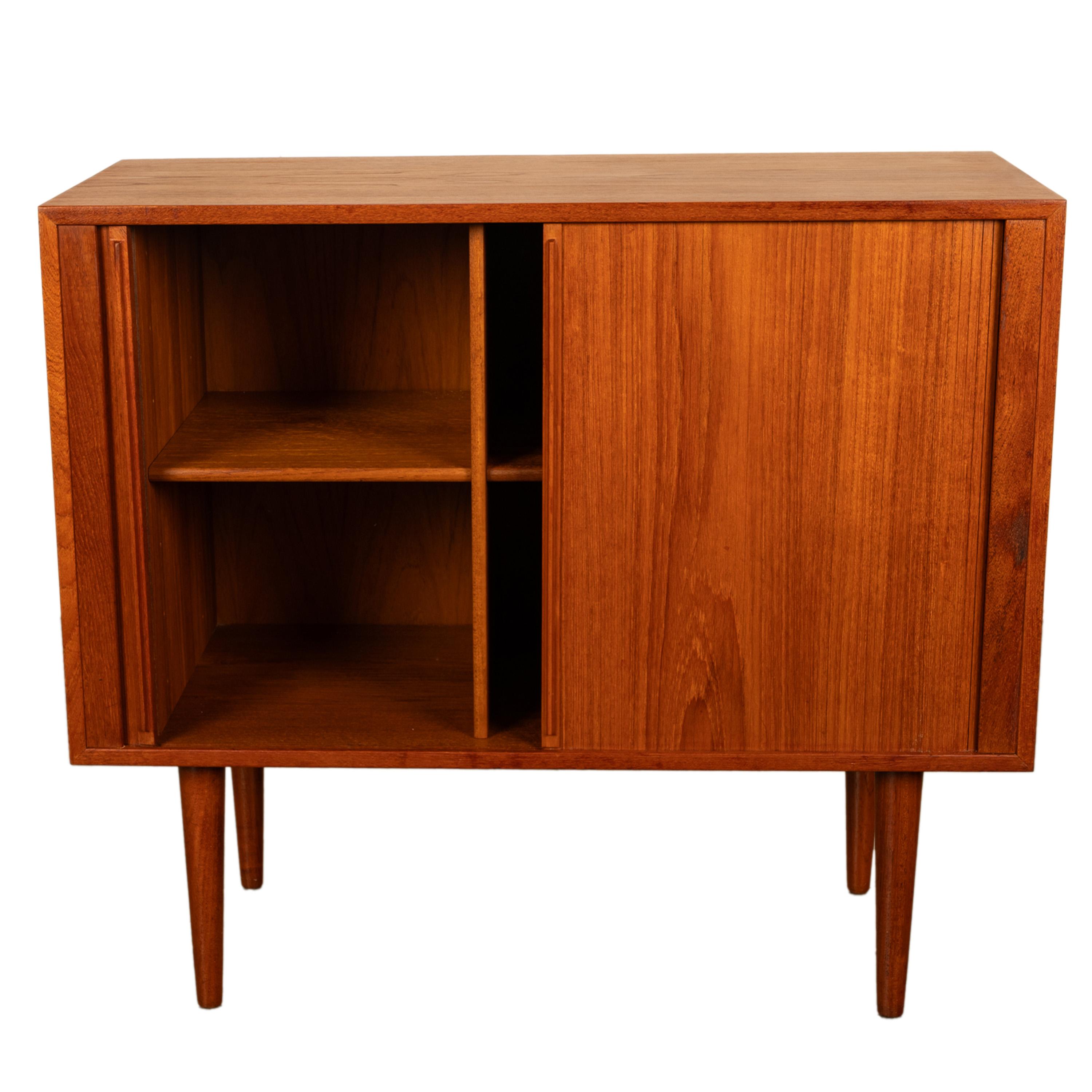 Dänische MCM Tambor Roll Front Teakholz Credenza Schrank Kai Kristiansen Feldballes im Angebot 6