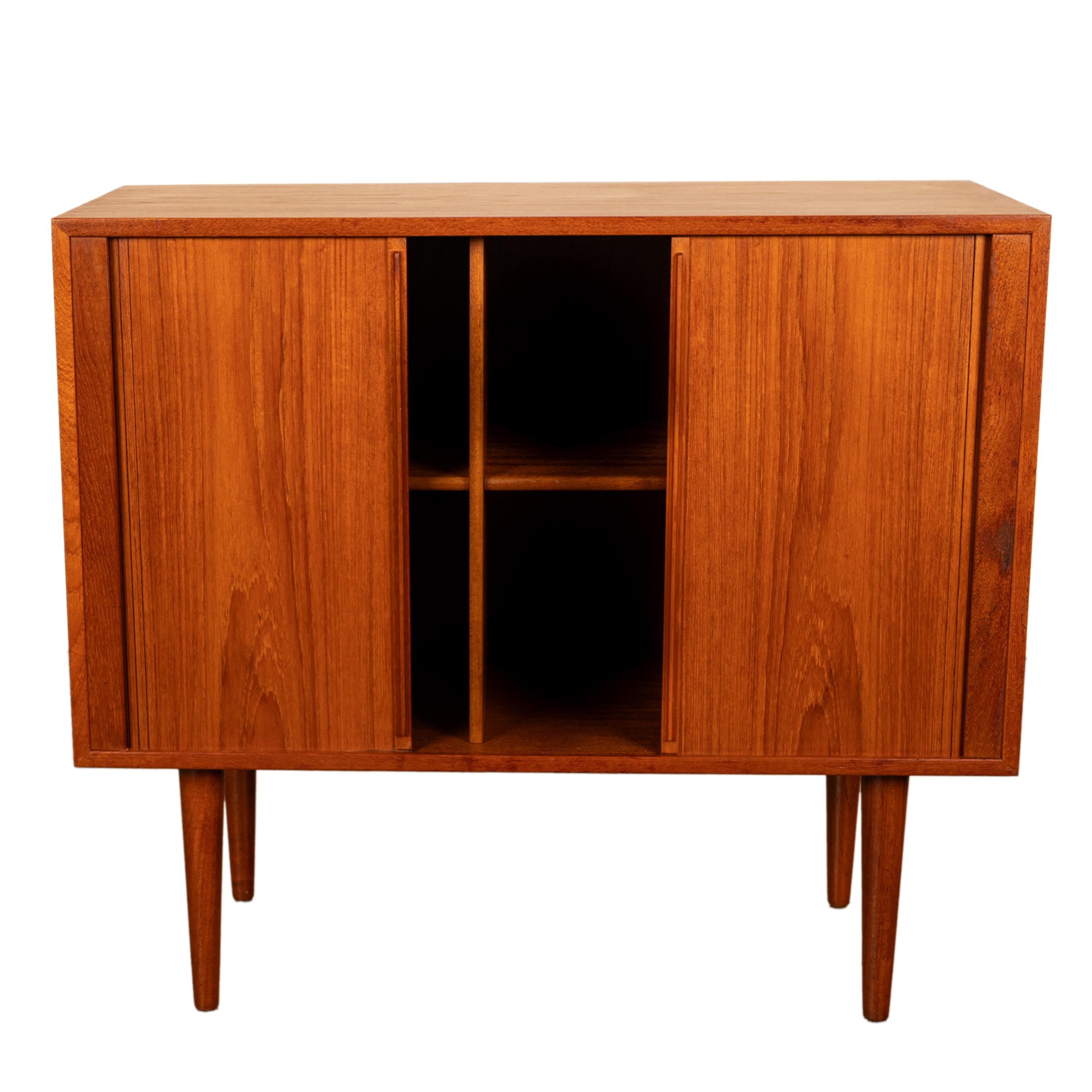 Dänische MCM Tambor Roll Front Teakholz Credenza Schrank Kai Kristiansen Feldballes im Angebot 7