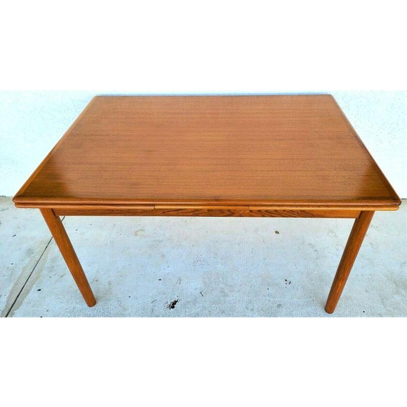 Danish MCM Teak Extendable Dining Table Denmark In Good Condition In Lake Worth, FL