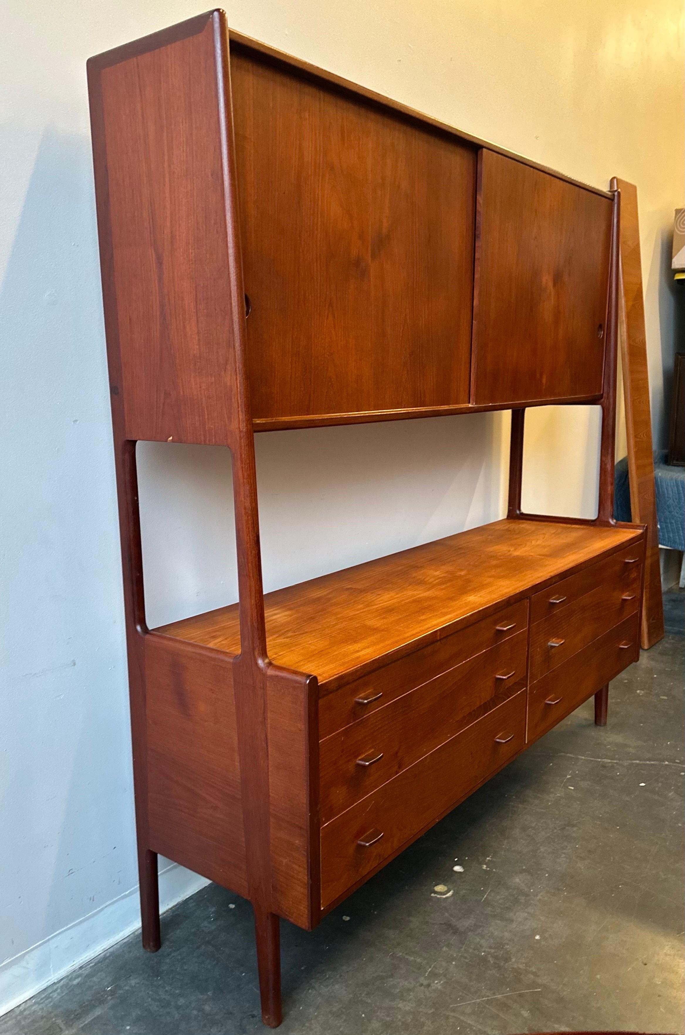 Danish MCM Teak Hans Wegner for Ry Mobler Floating Hutch In Good Condition In Sayreville, NJ