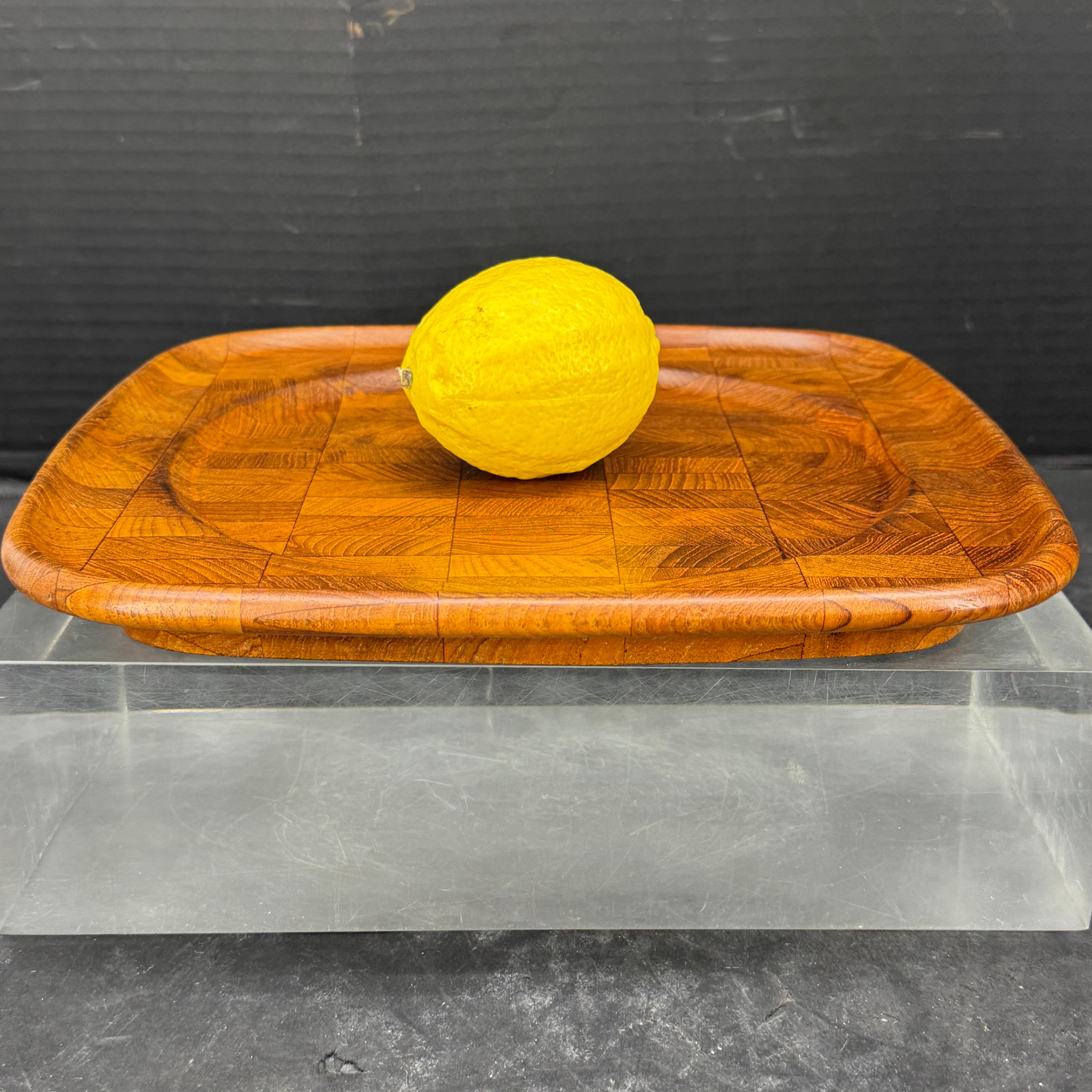 Bandeja cuadrada danesa MCM de madera de teca para servir by Digsmed Danés en venta