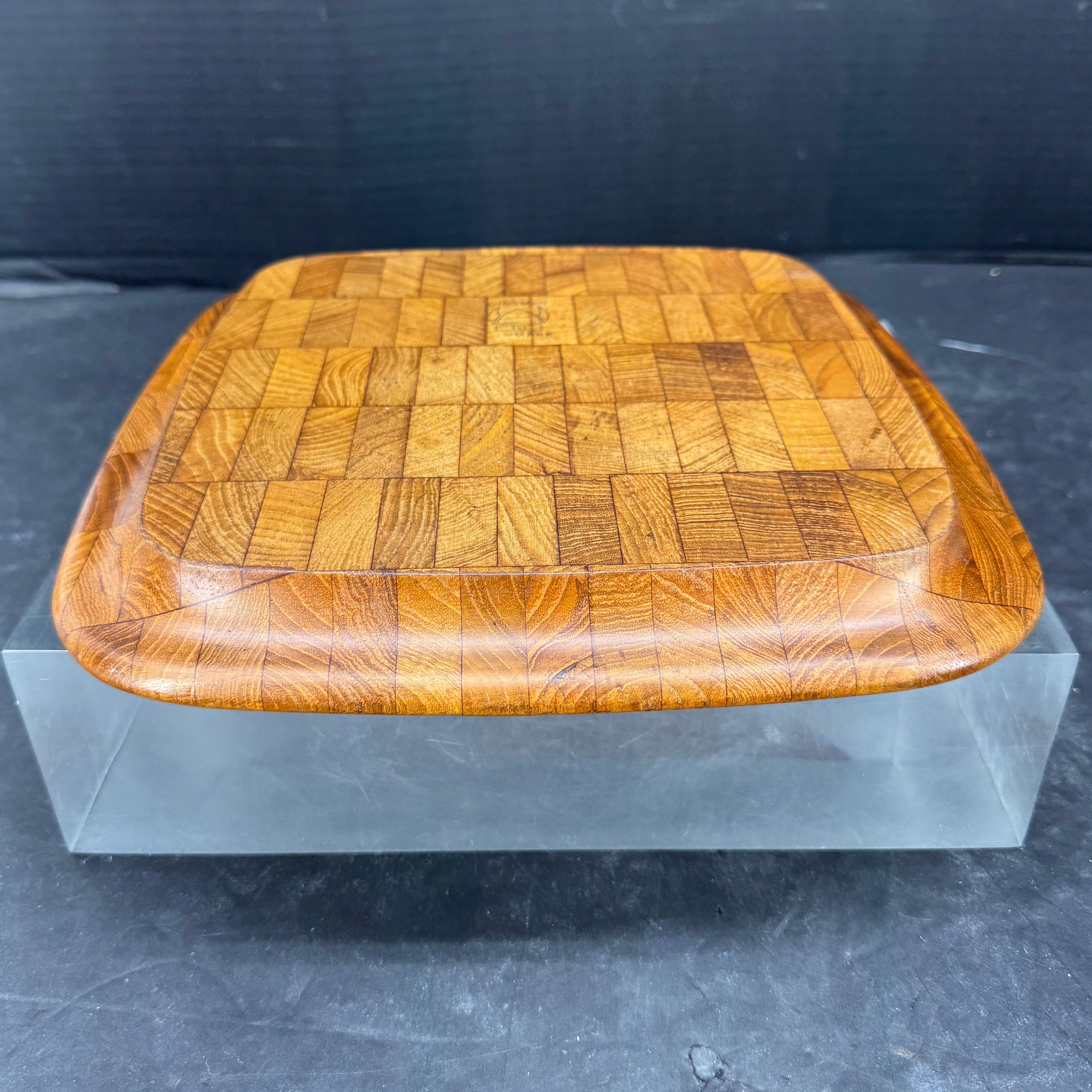 Bandeja cuadrada danesa MCM de madera de teca para servir by Digsmed en venta 1