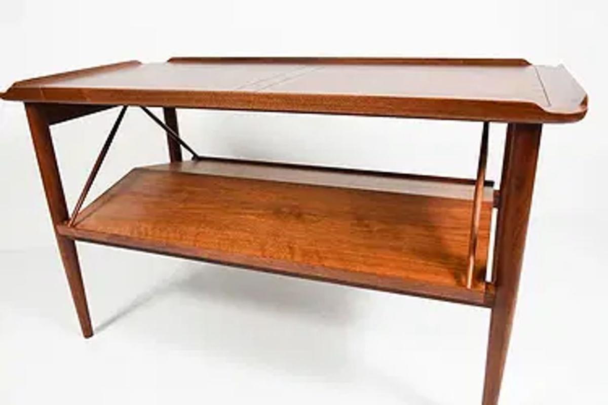 Danish MCM Walnut Library Table In Good Condition For Sale In Dallas, TX