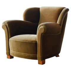 Silla danesa de salón o club de tamaño medio en mohair olivo de la década de 1940