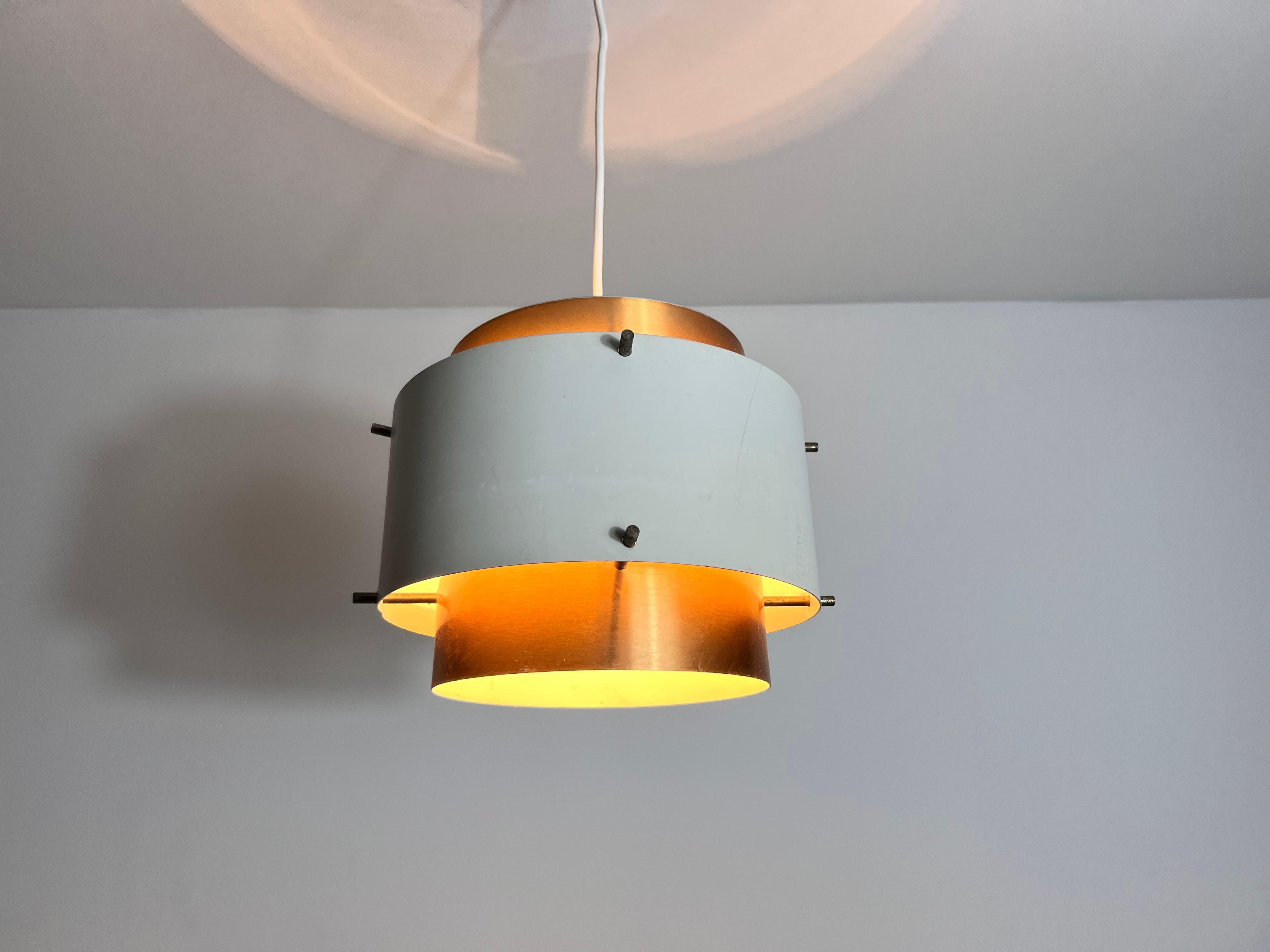 Lampada a sospensione danese in metallo, anni '1970 in vendita 3