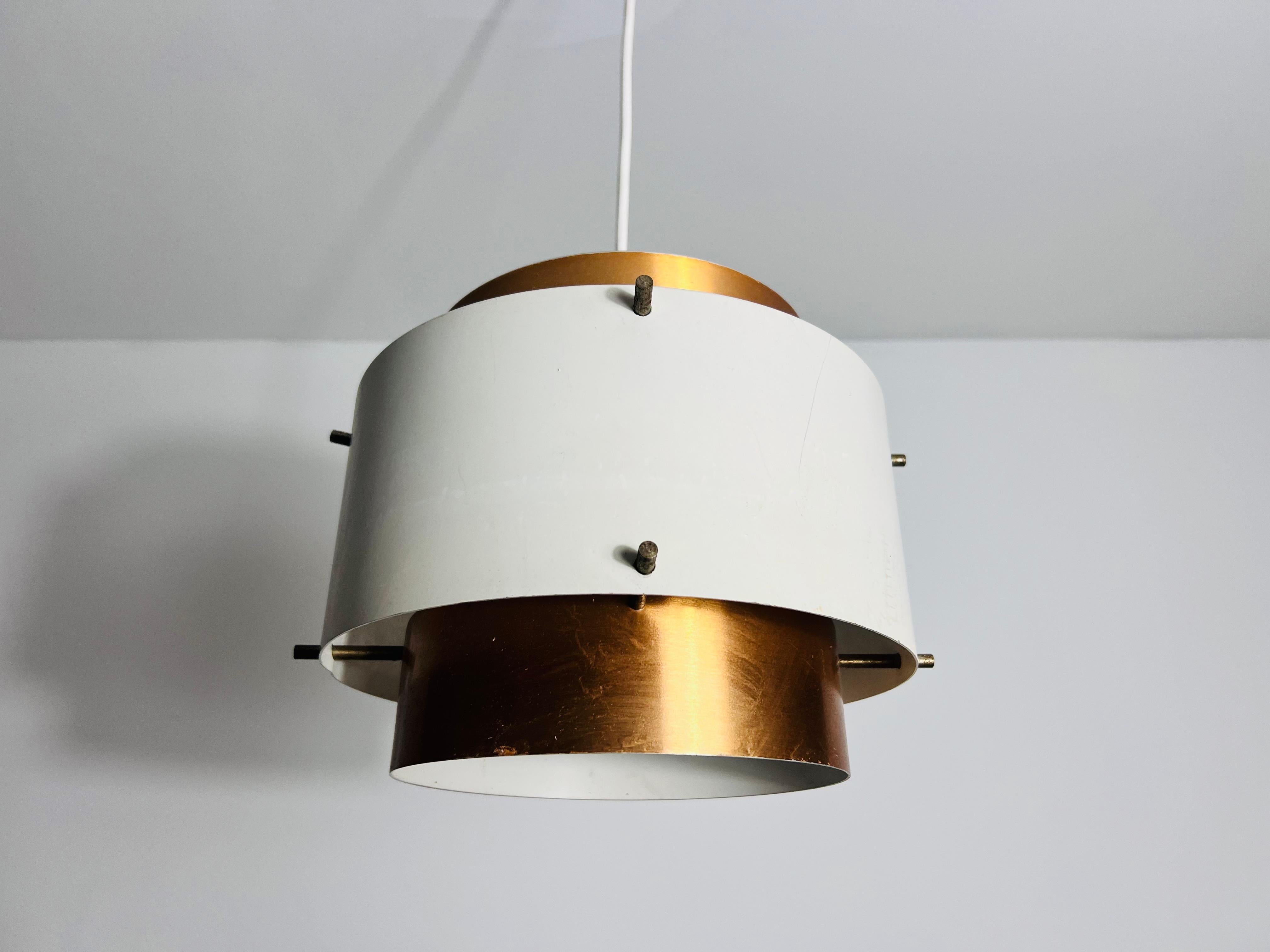 Lampada a sospensione danese in metallo, anni '1970 In condizioni buone in vendita a Hagenbach, DE