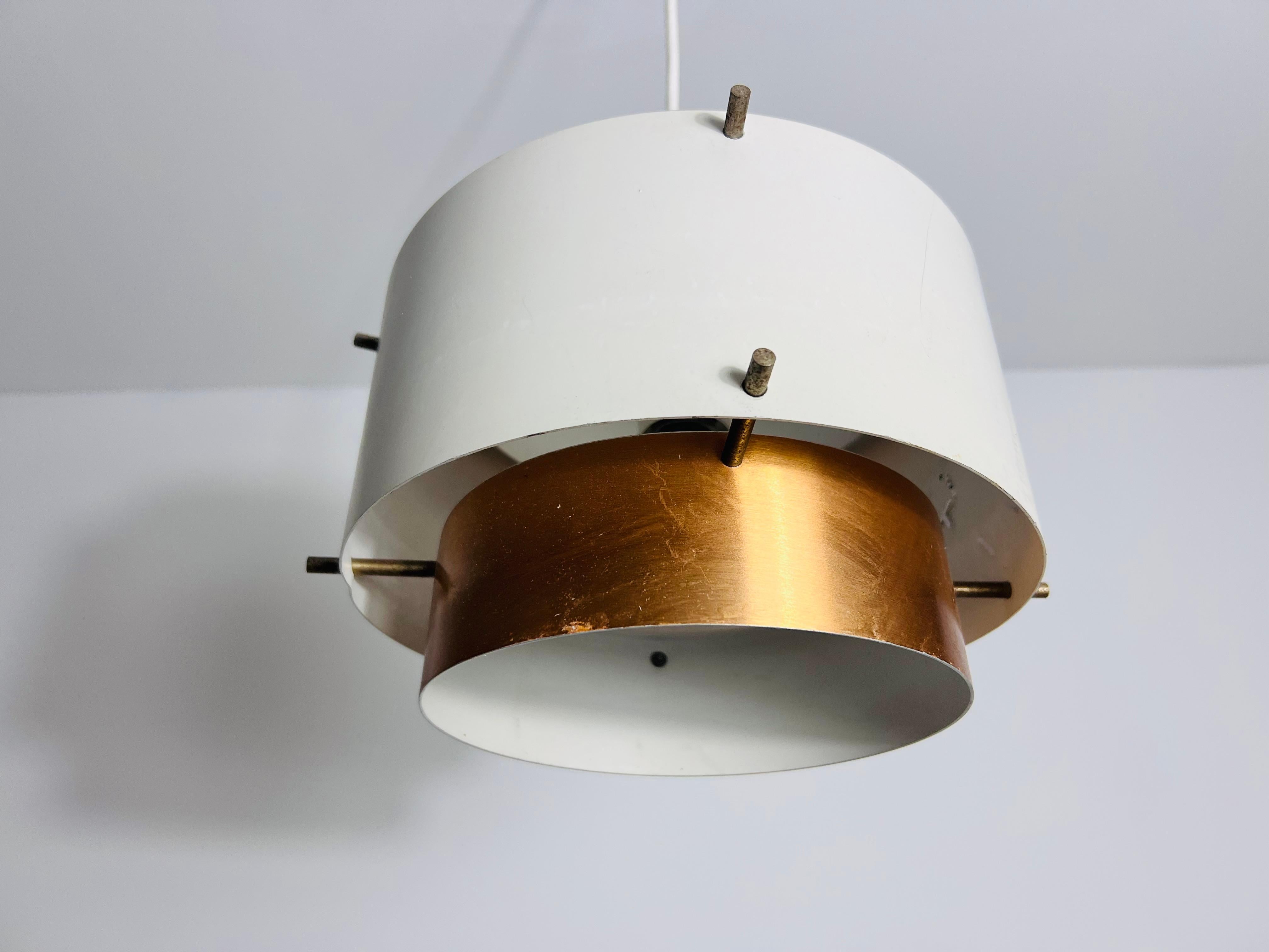 Lampada a sospensione danese in metallo, anni '1970 in vendita 1