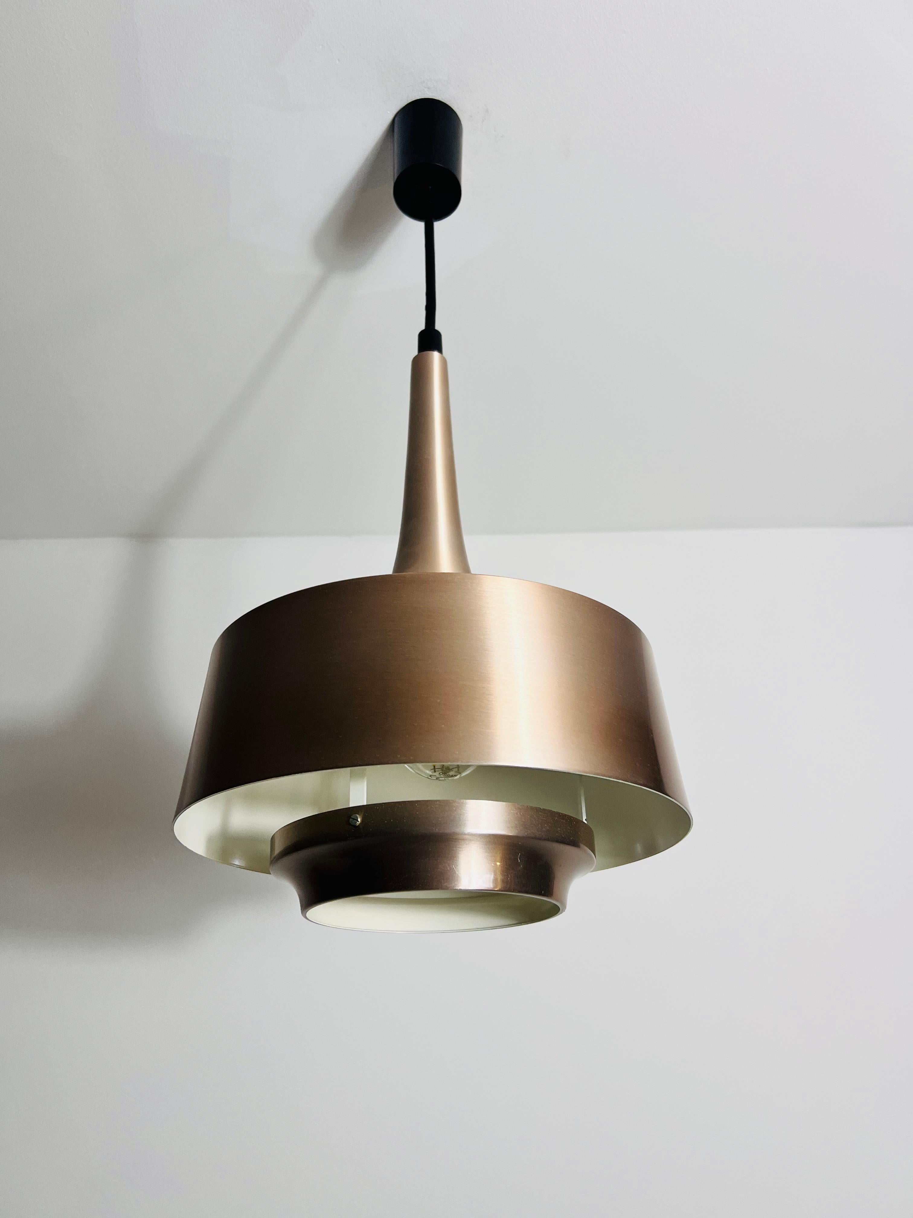 Mid-Century moderno Lampada a sospensione danese in metallo, anni '80 in vendita