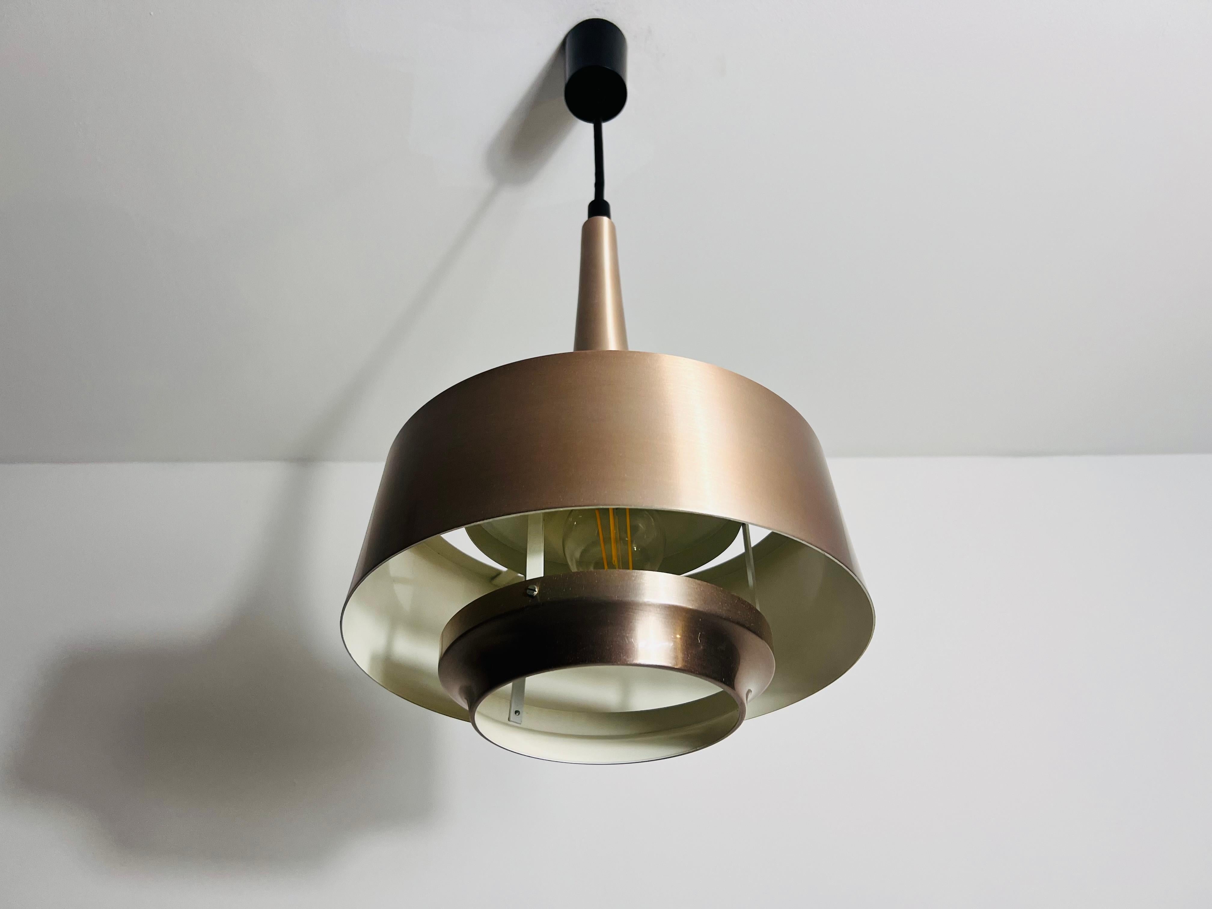 Lampada a sospensione danese in metallo, anni '80 In condizioni buone in vendita a Hagenbach, DE