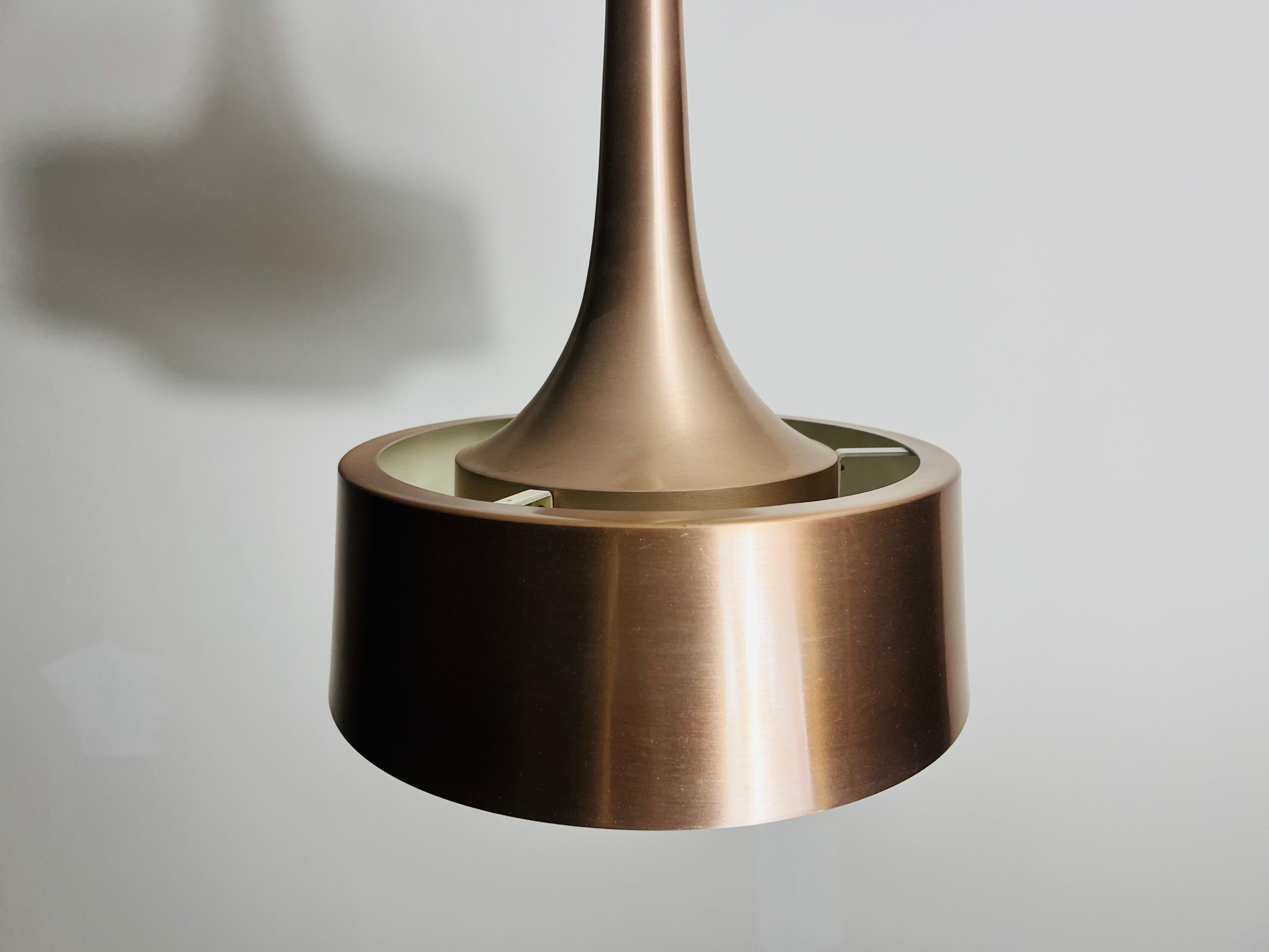 Lampada a sospensione danese in metallo, anni '80 in vendita 1