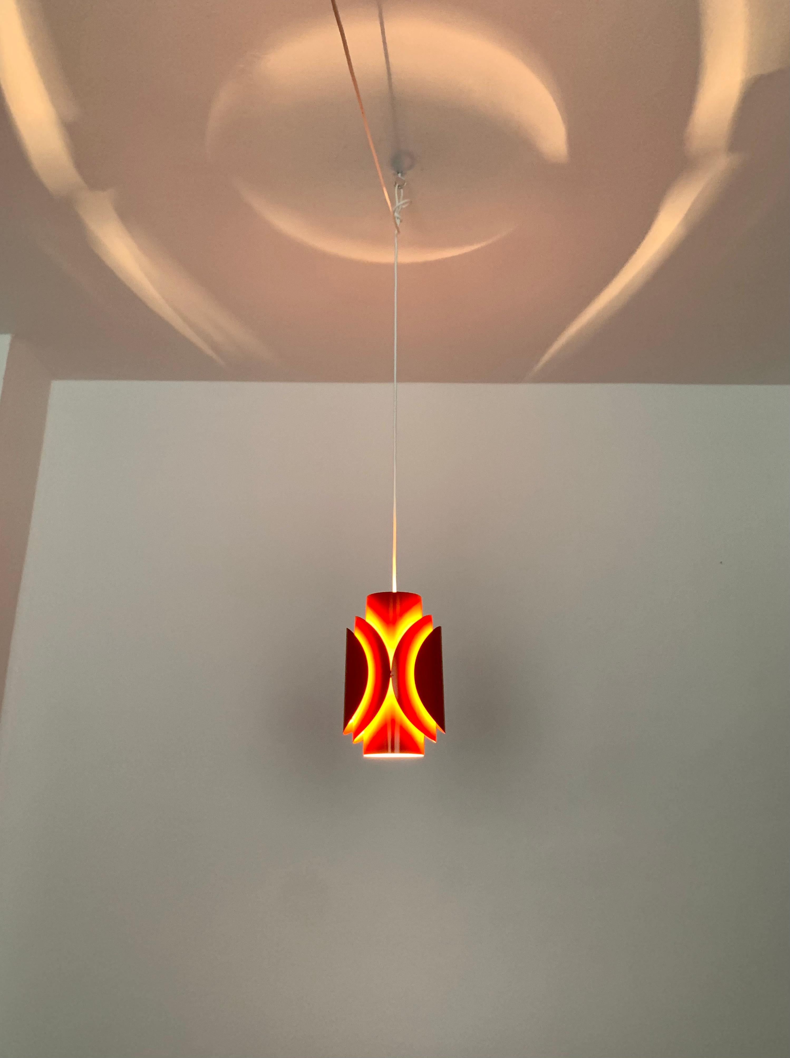 Lampe à suspension danoise en métal par Lyfa en vente 3