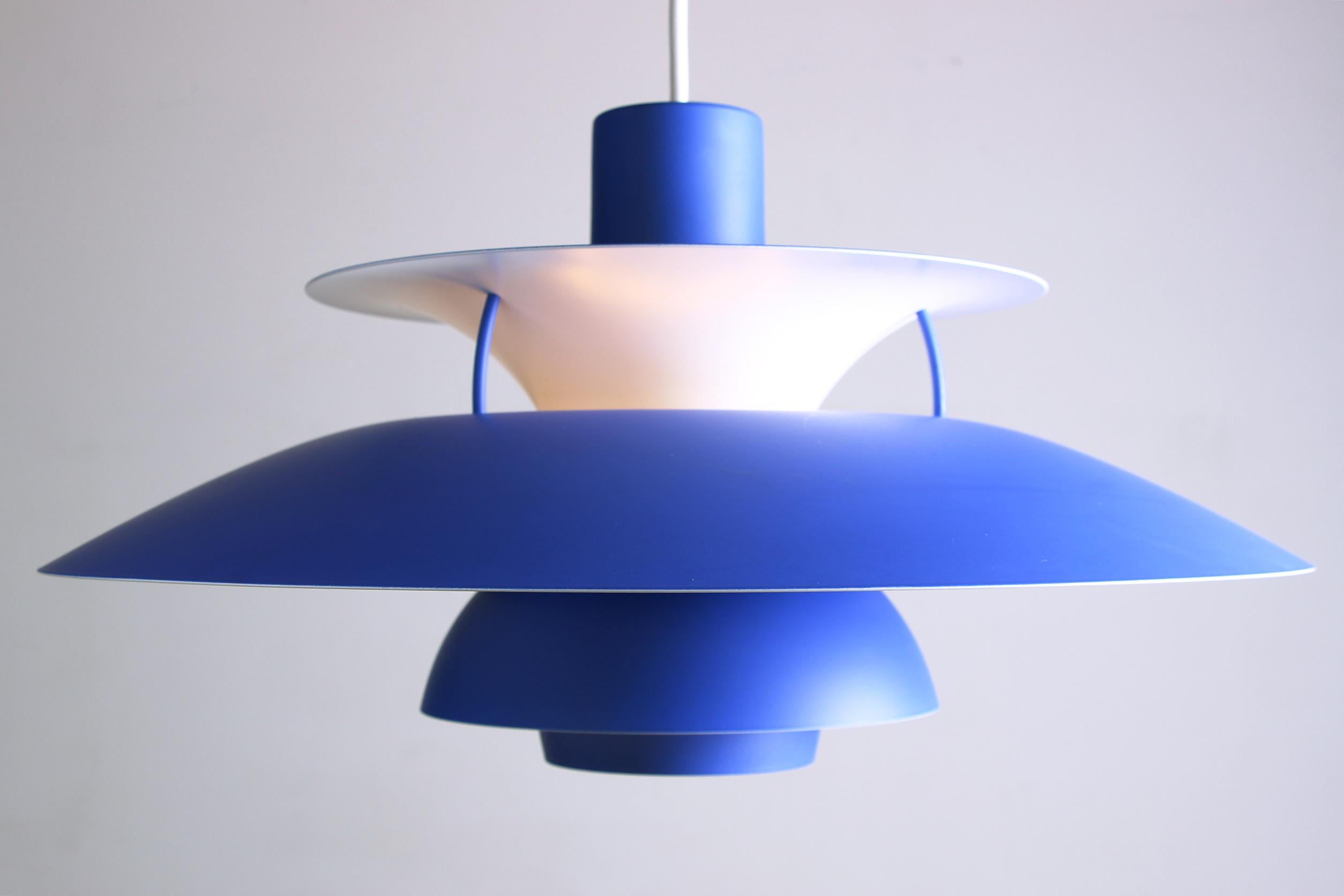 Danish metal pendant light, model PH 5 by Poul Henningsen for Louis Poulsen. In New Condition In JOINVILLE-LE-PONT, FR