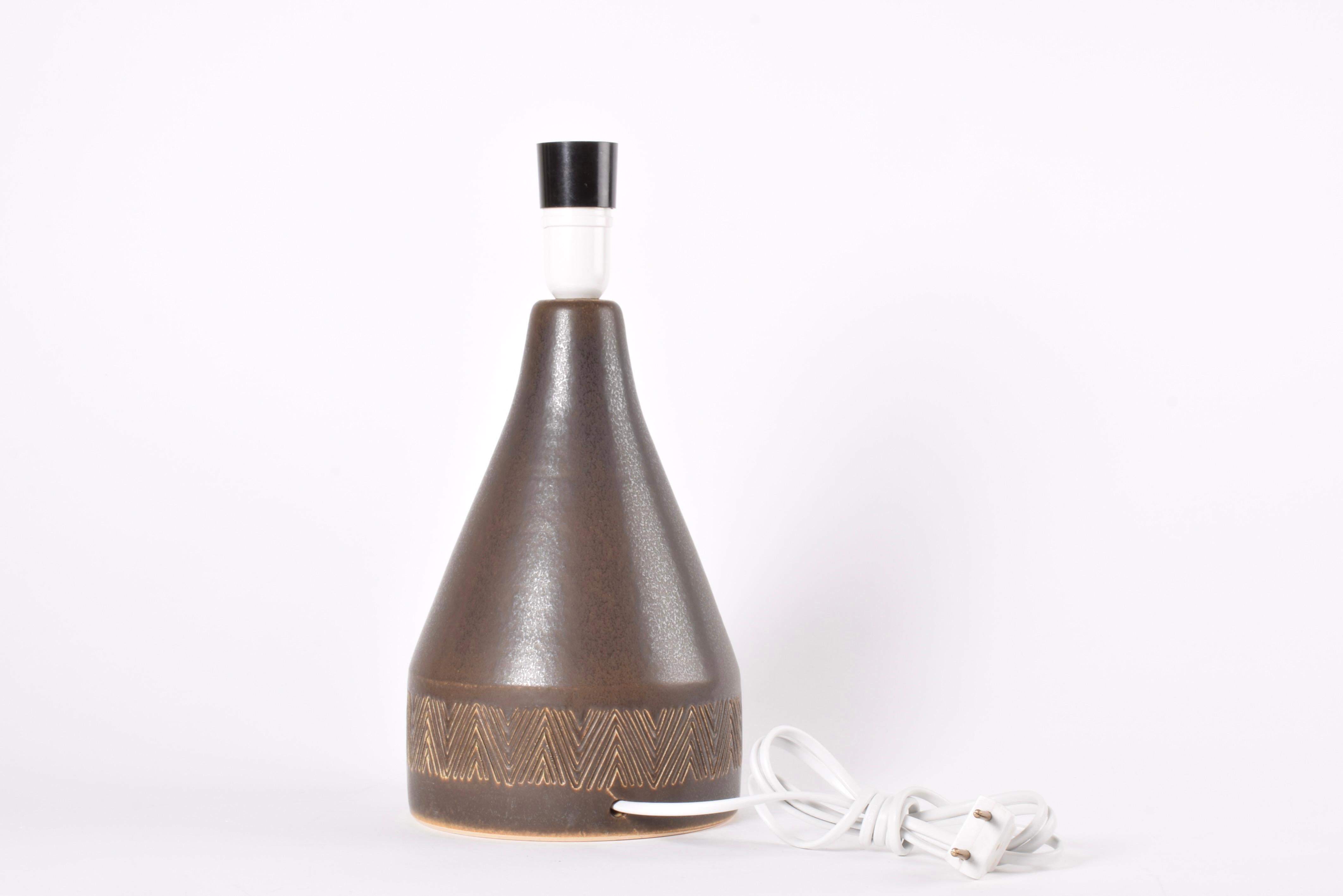 Danish Michael Andersen & Søn Table Lamp Brown Ceramic with Zig Zag Decor 1960s In condizioni buone in vendita a Silkeborg, Silkeborg