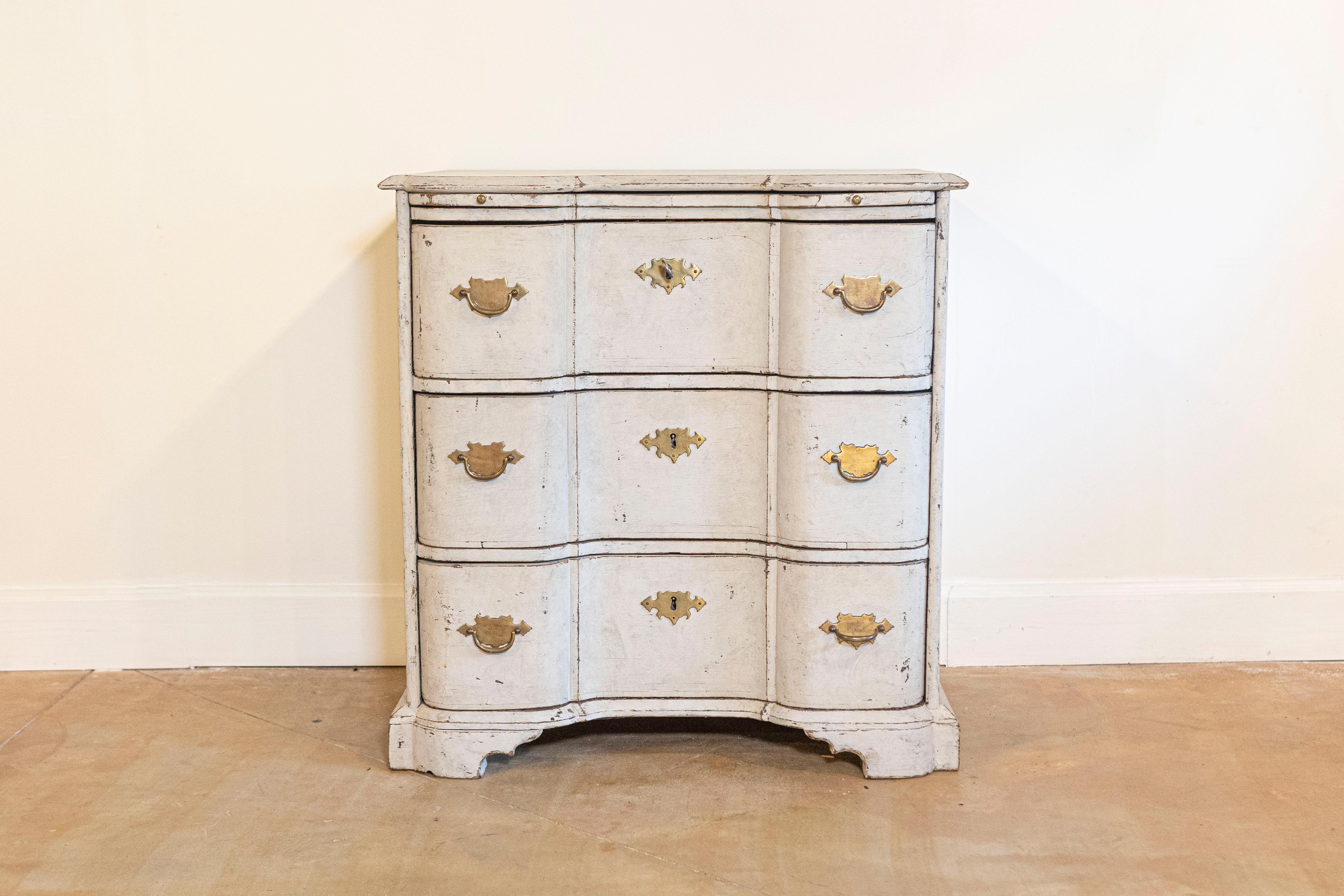Danish Mid-18th Century Three-Drawer Painted Wood Commode with Serpentine Front In Good Condition For Sale In Atlanta, GA