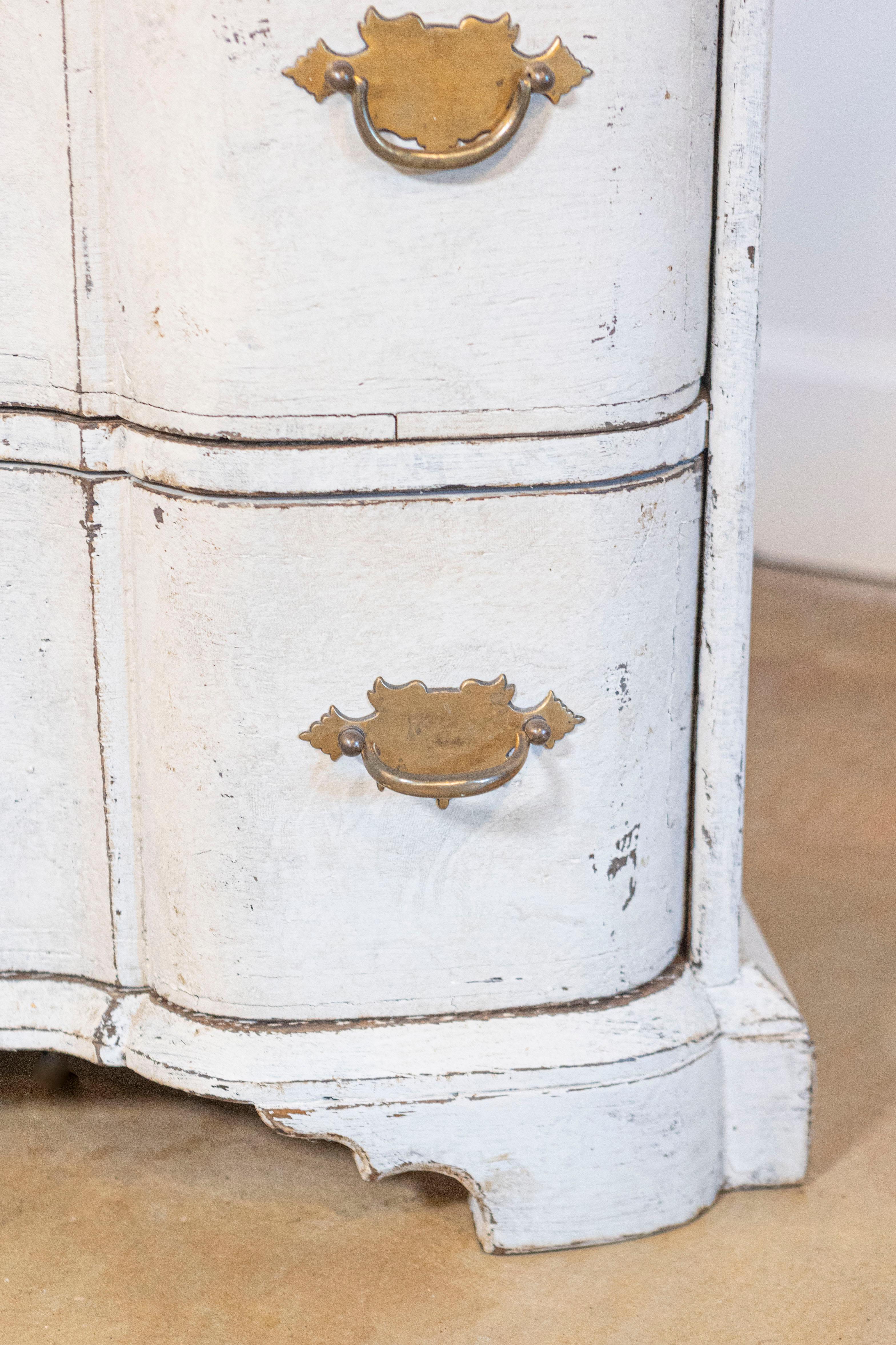 Danish Mid-18th Century Three-Drawer Painted Wood Commode with Serpentine Front For Sale 3
