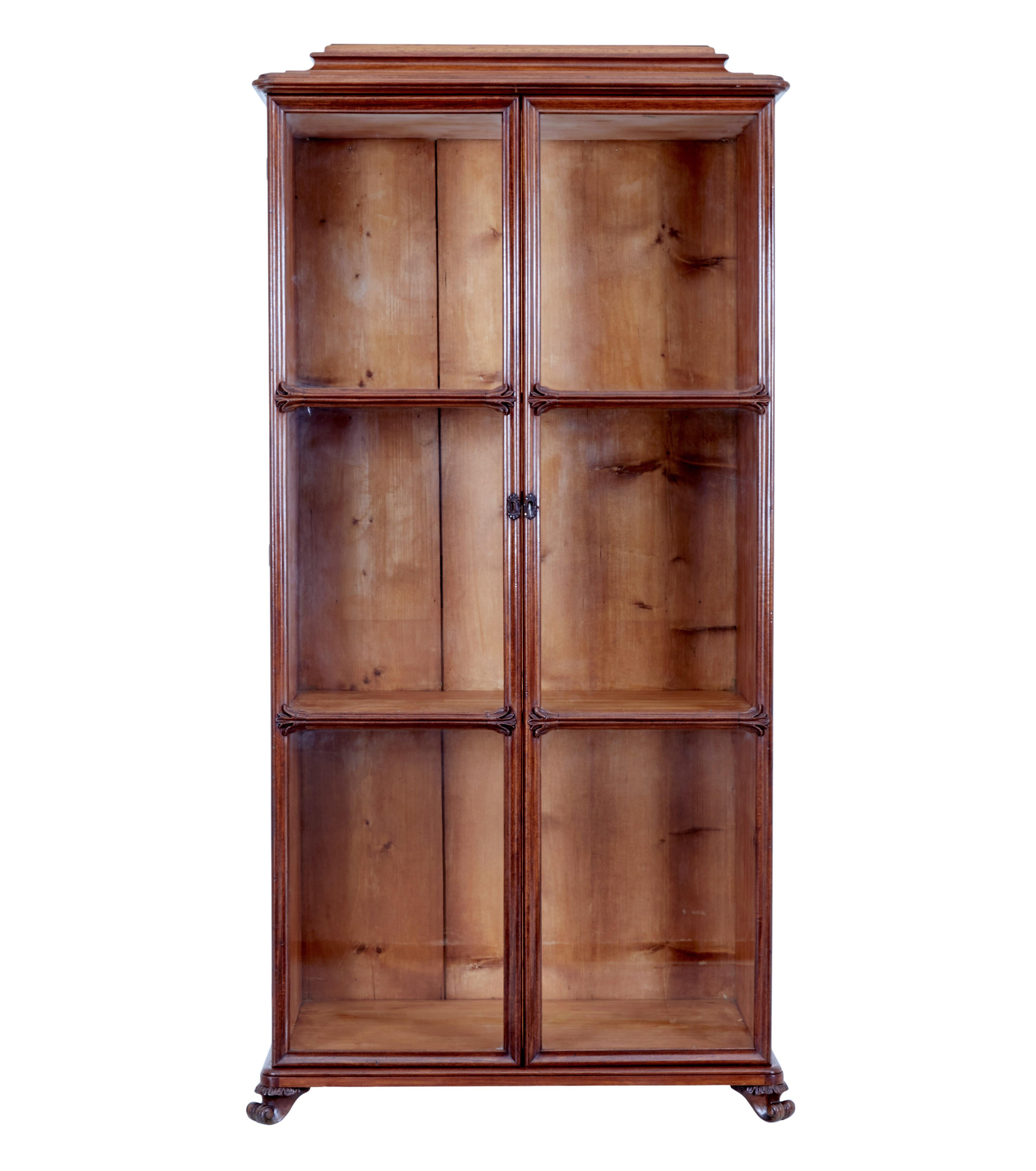 Danish mid 19th century mahogany glazed display cabinet circa 1860.

Good quality Danish piece of furniture with strong earlier 19th century english and french influences.

Caddy top, which sits above the double glazed doors, each with 3 panels